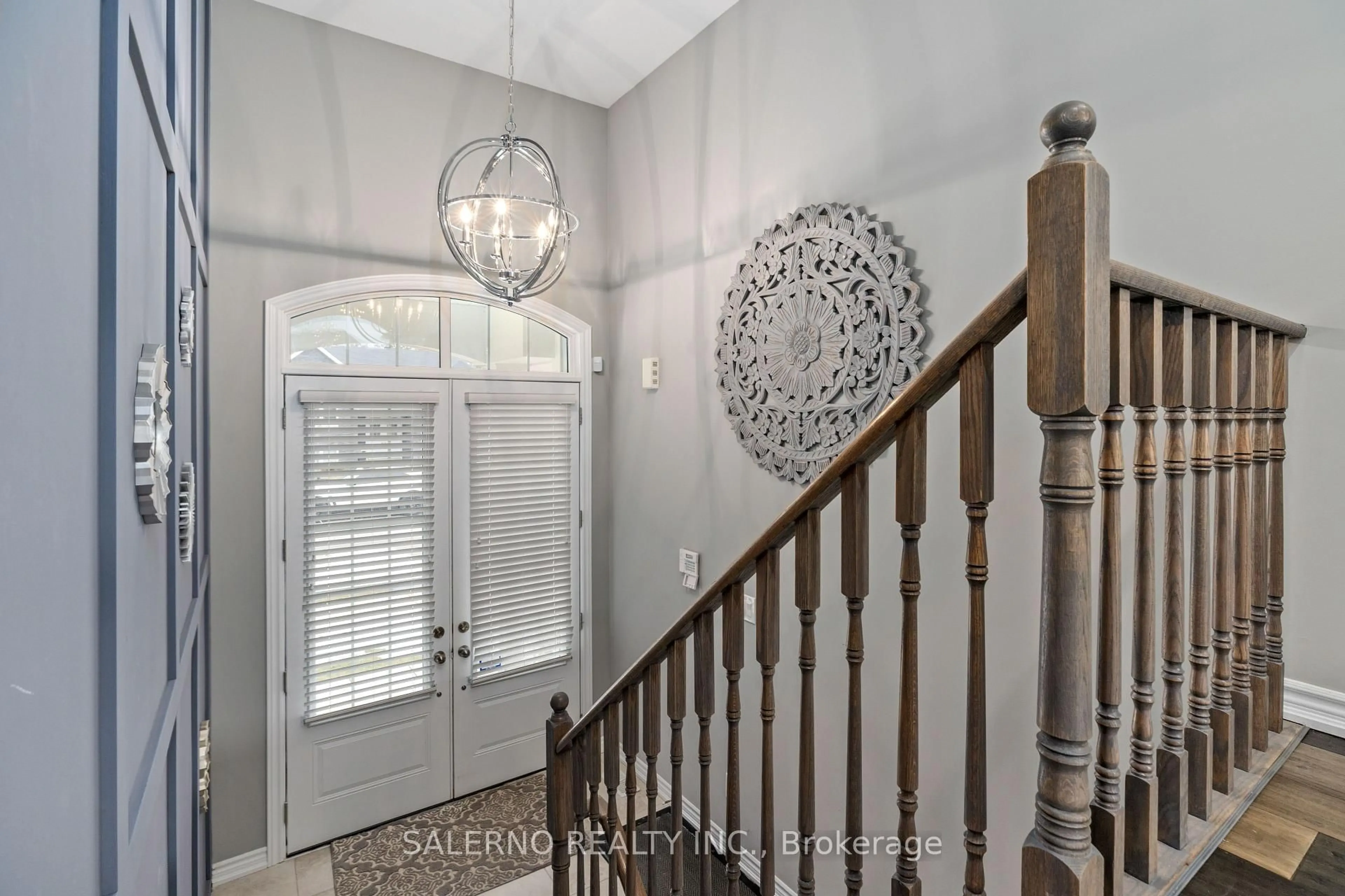 Indoor entryway for 92 Allegra Dr, Wasaga Beach Ontario L9Z 0H2