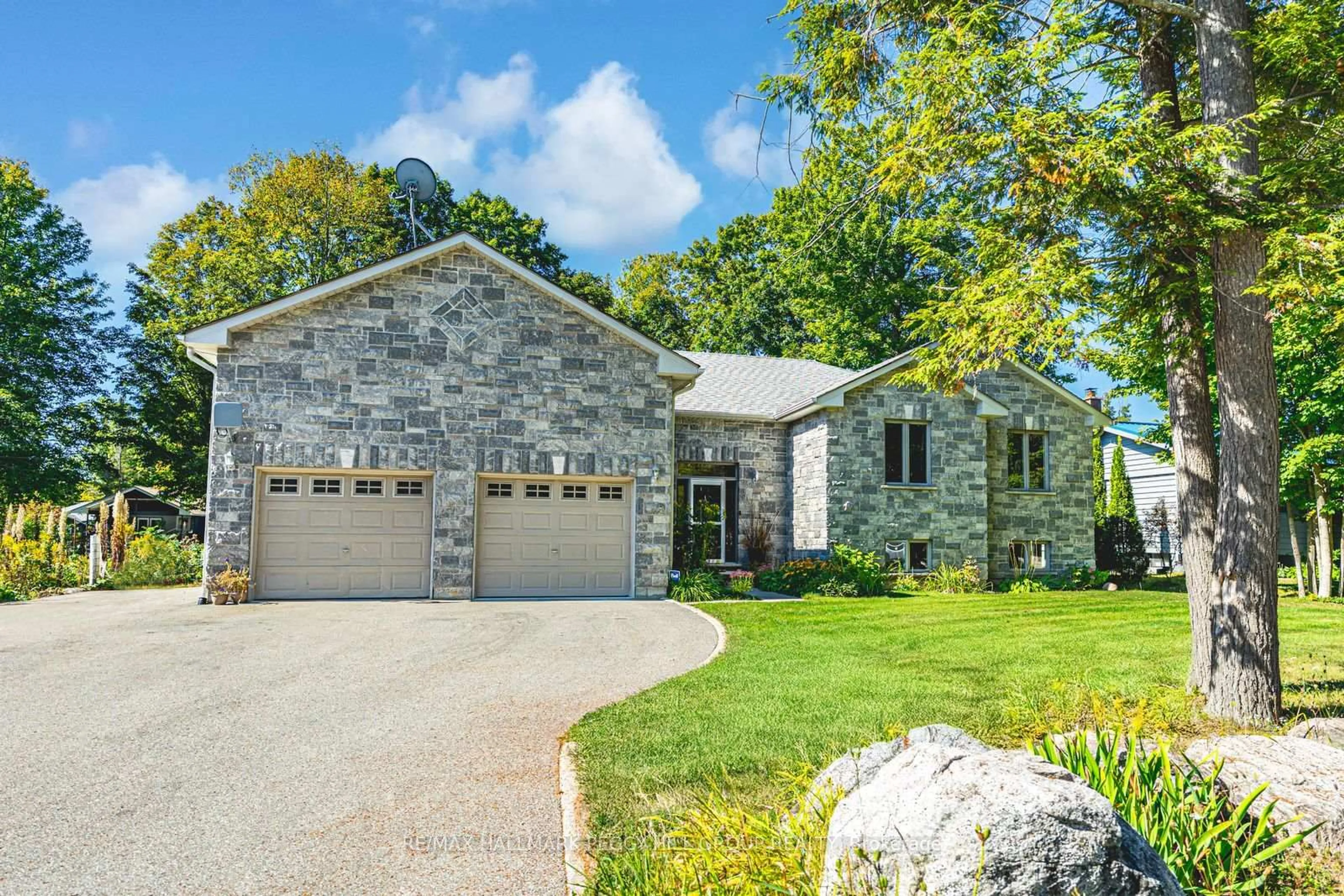 Home with brick exterior material, street for 122 Trout Lane, Tiny Ontario L9M 0J1