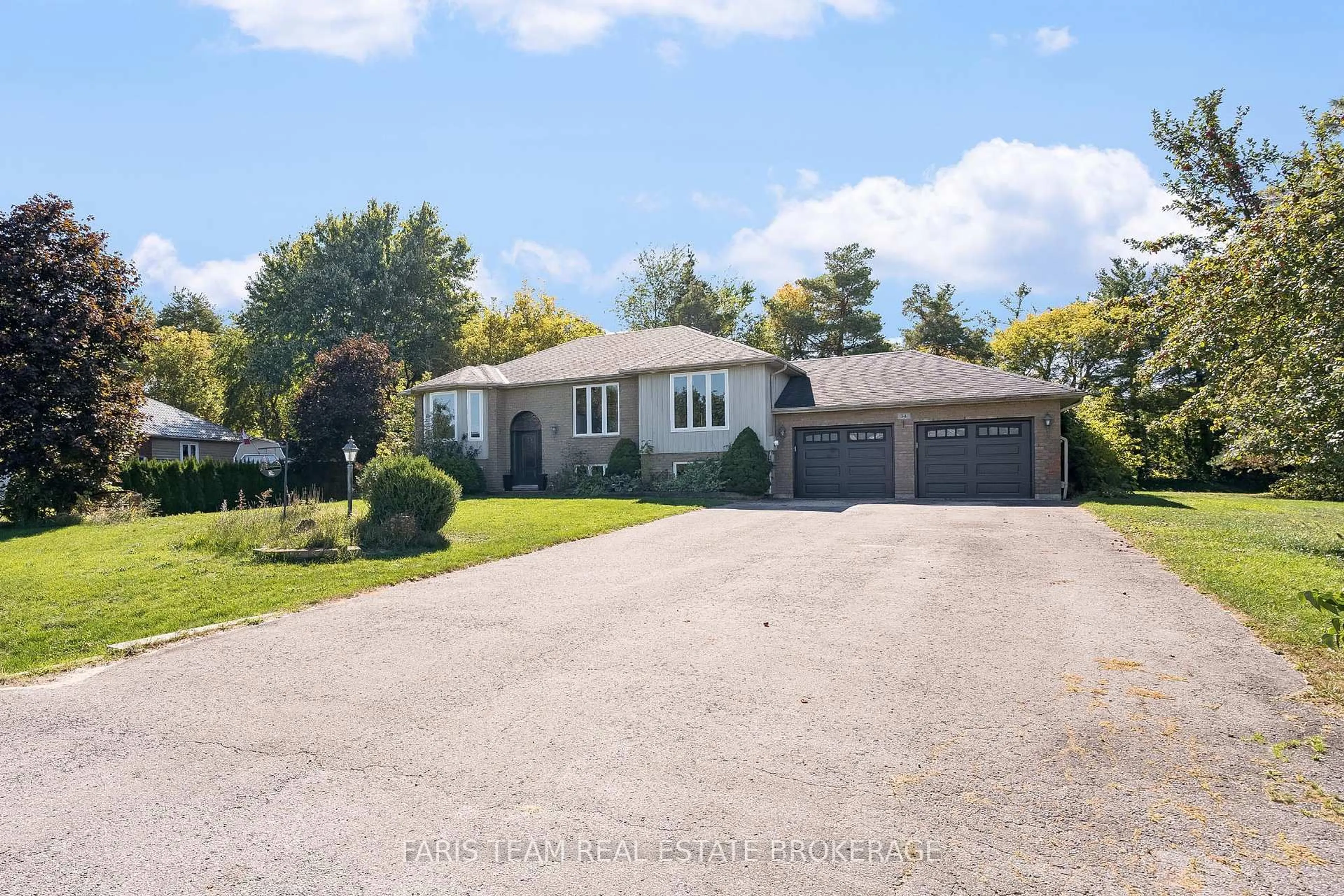 A pic from outside/outdoor area/front of a property/back of a property/a pic from drone, street for 24 Parr Blvd, Springwater Ontario L0M 1T2