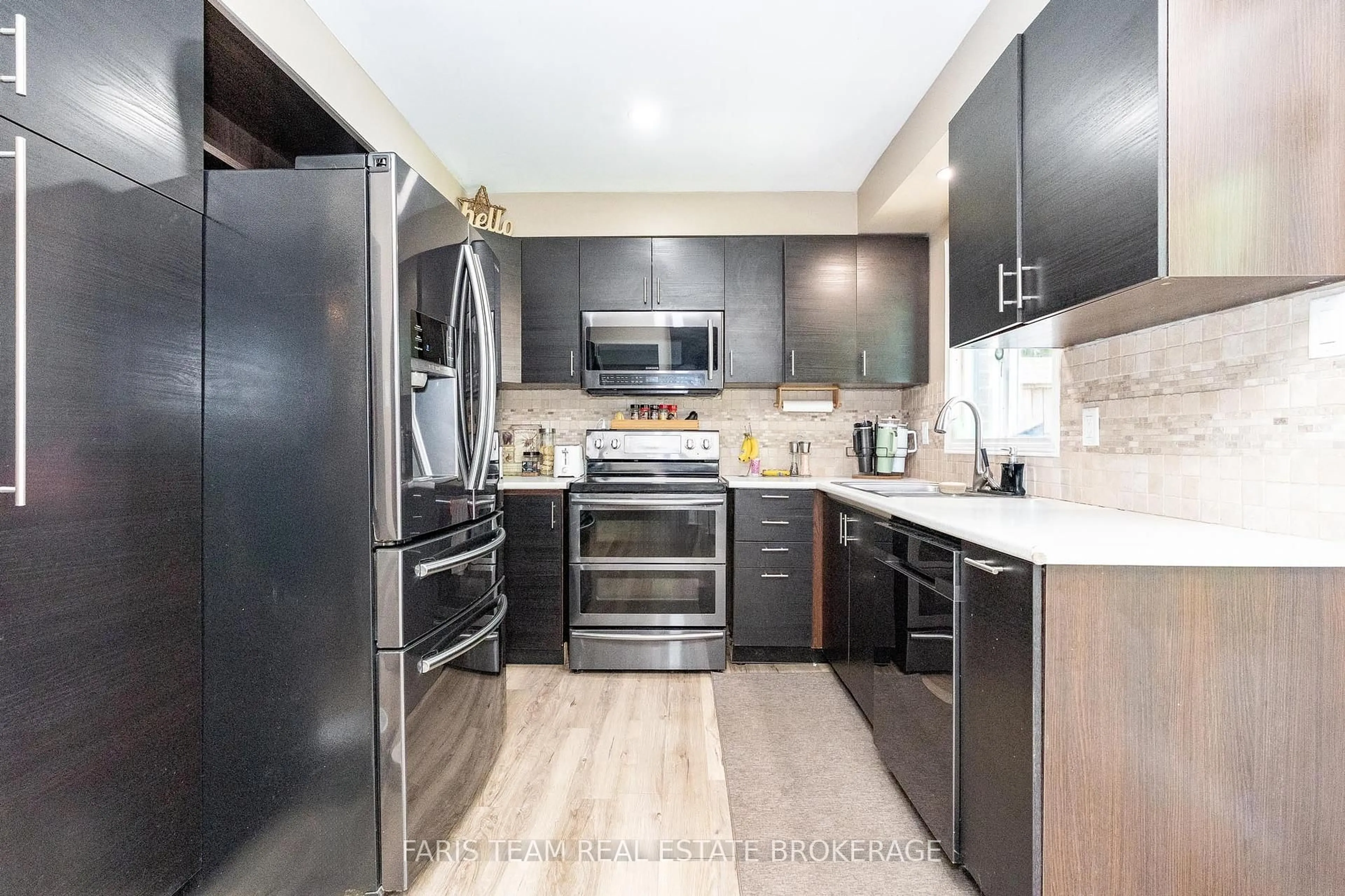 Contemporary kitchen, unknown for 72 Livingstone St, Barrie Ontario L4N 7J1