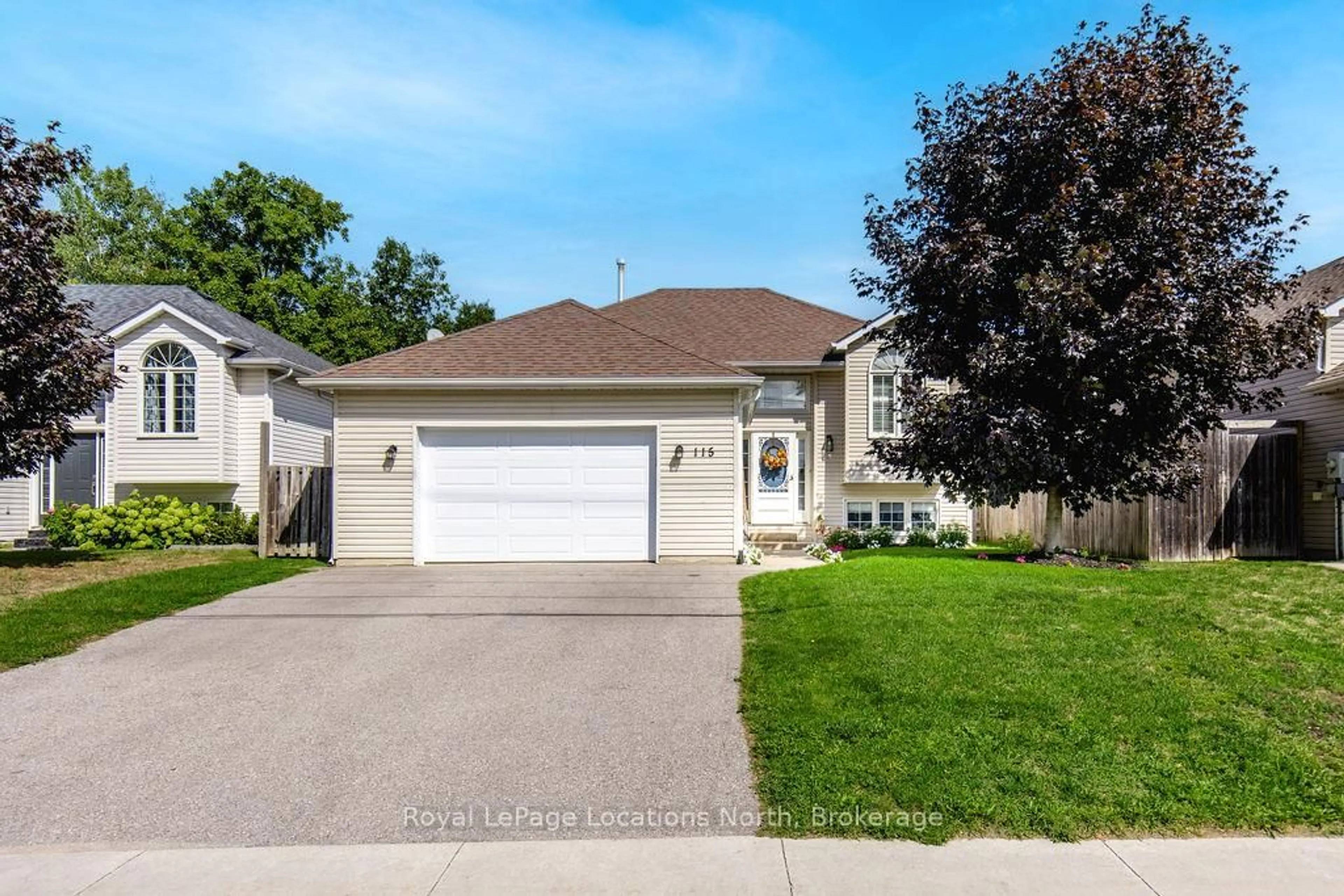 Home with vinyl exterior material, street for 115 58th St, Wasaga Beach Ontario L9Z 2Z1