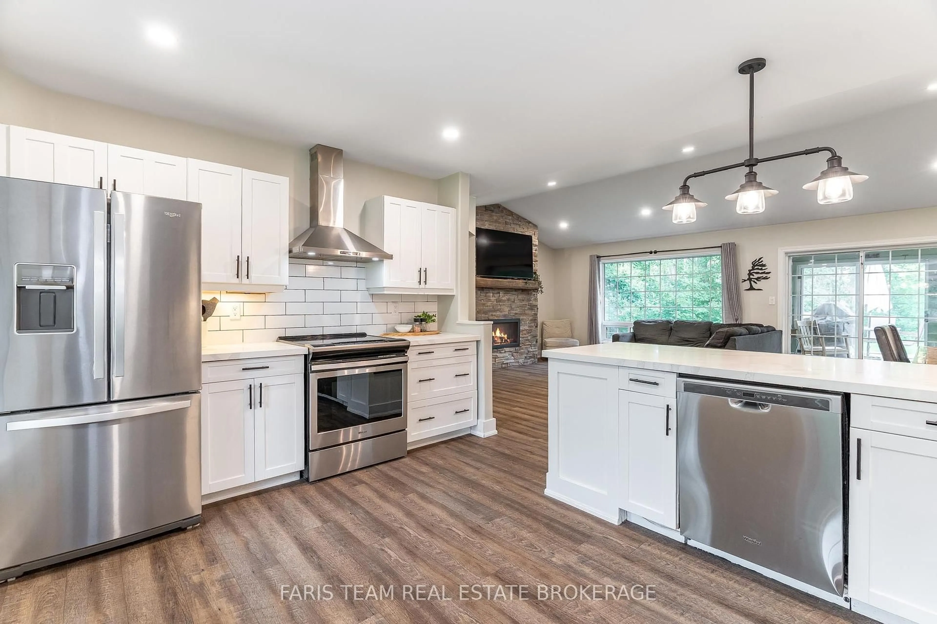 Open concept kitchen, unknown for 3563 Timberline Ave, Severn Ontario L3V 0V8