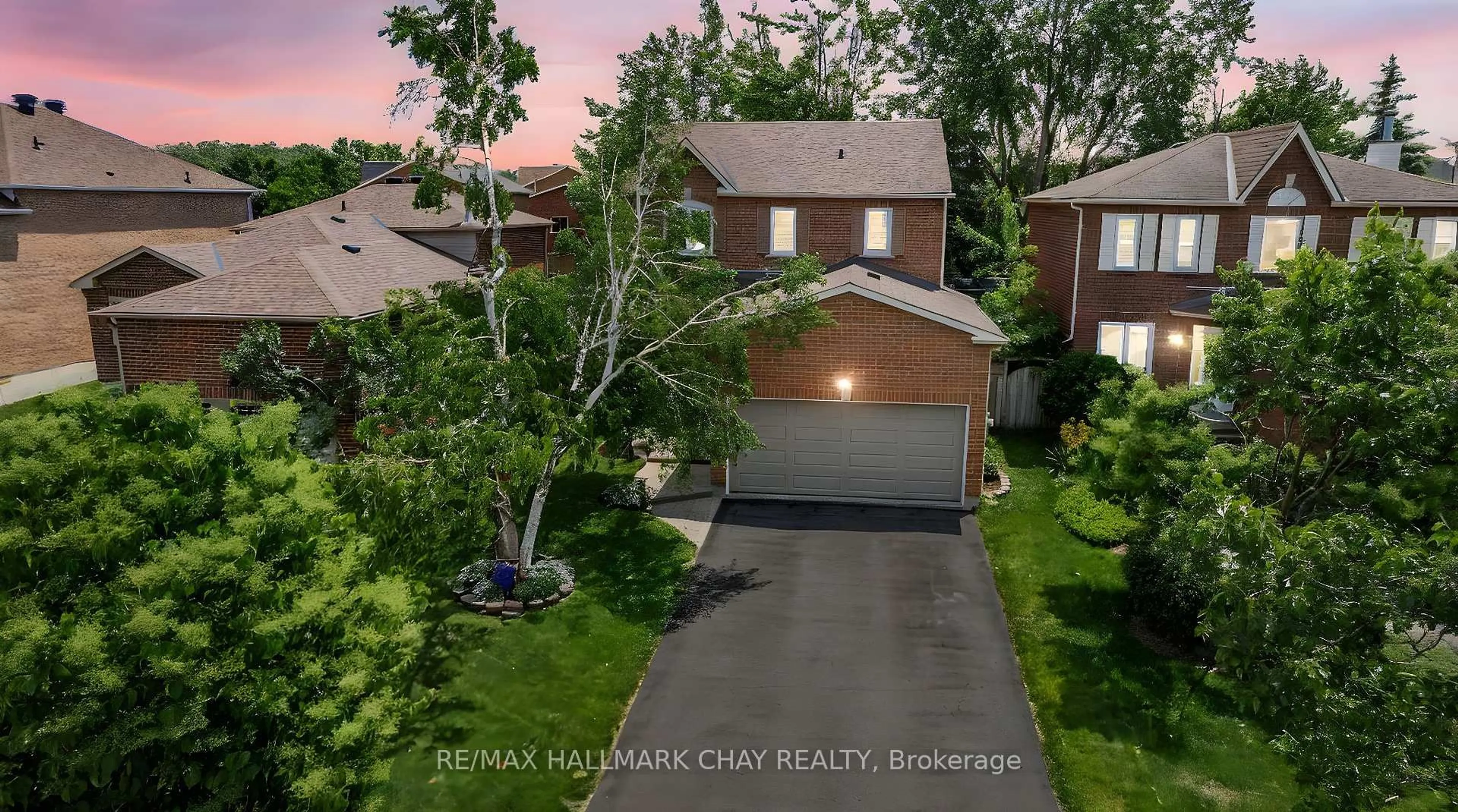 A pic from outside/outdoor area/front of a property/back of a property/a pic from drone, street for 65 McDougall Dr, Barrie Ontario L4N 7H6