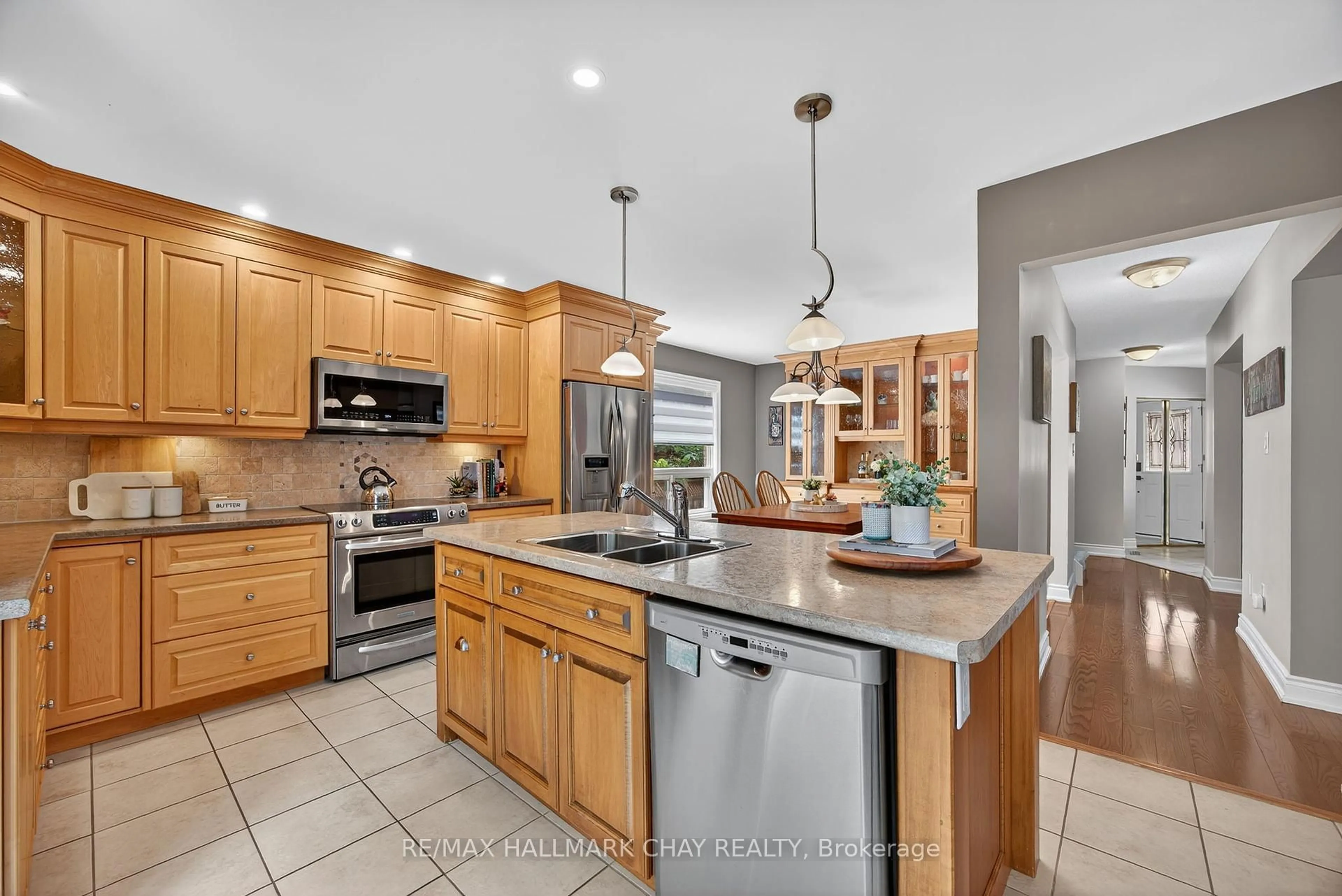 Open concept kitchen, ceramic/tile floor for 65 McDougall Dr, Barrie Ontario L4N 7H6