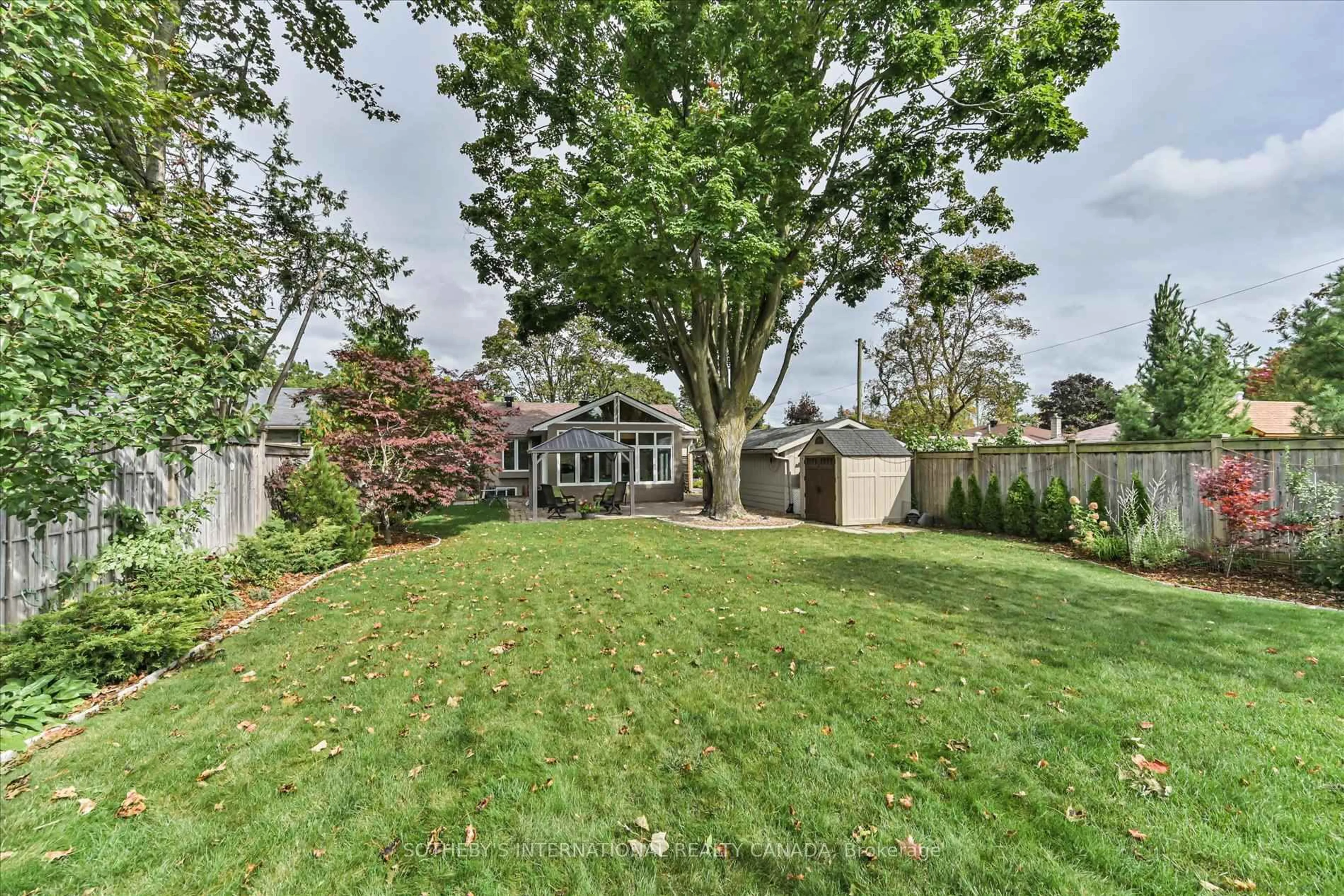 A pic from outside/outdoor area/front of a property/back of a property/a pic from drone, street for 8 Aleda St, Barrie Ontario L4N 2A3