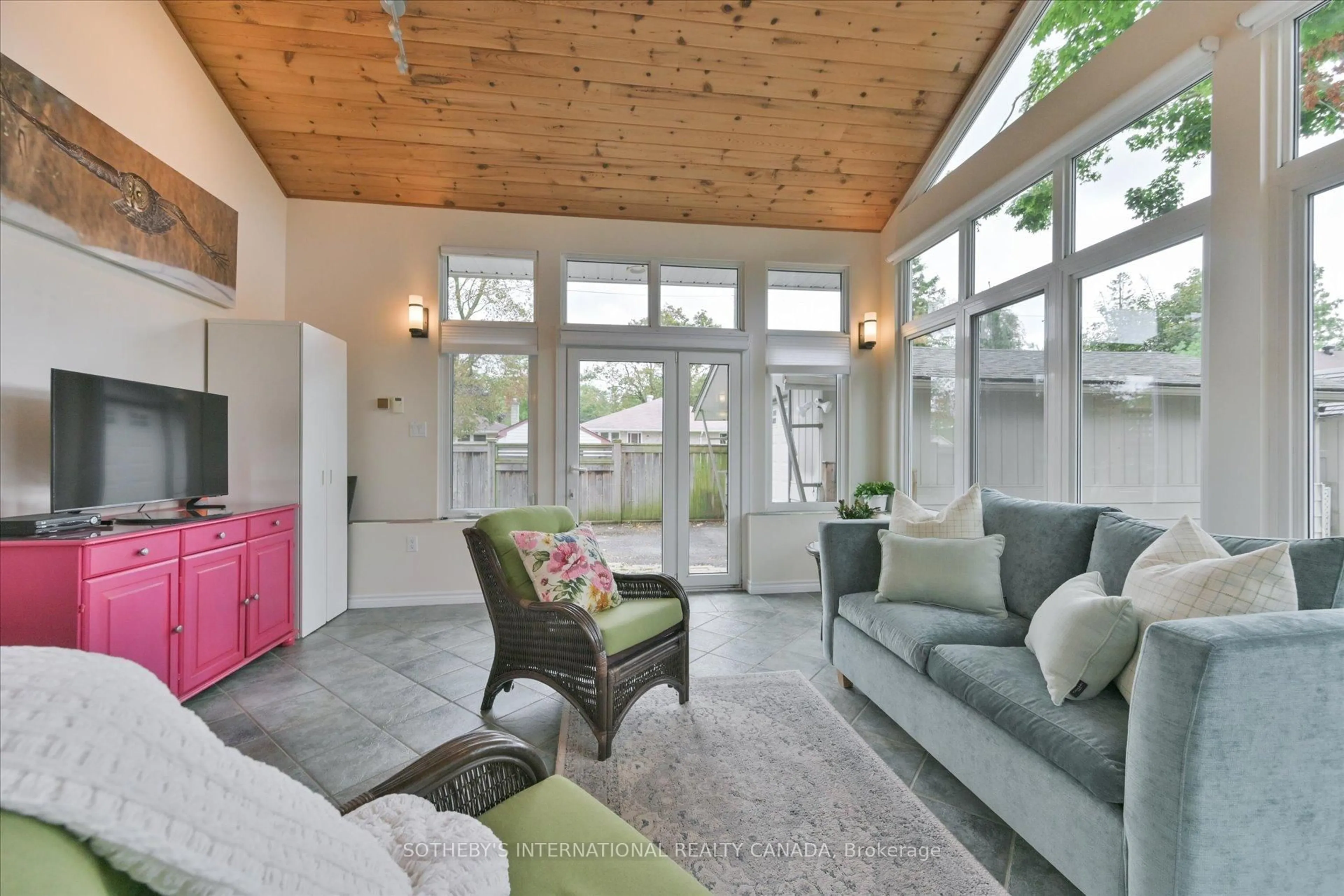 Living room with furniture, unknown for 8 Aleda St, Barrie Ontario L4N 2A3