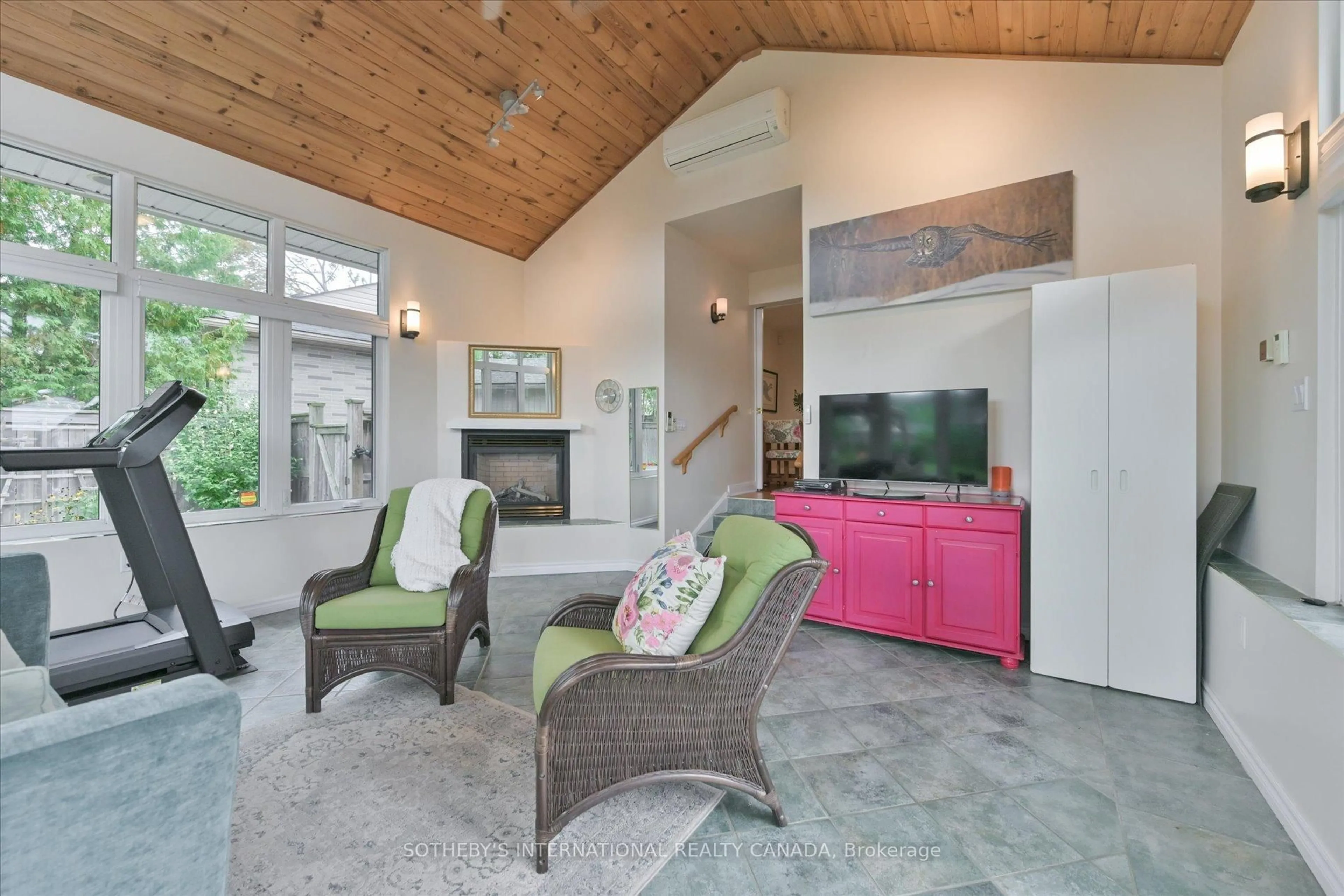 Living room with furniture, unknown for 8 Aleda St, Barrie Ontario L4N 2A3