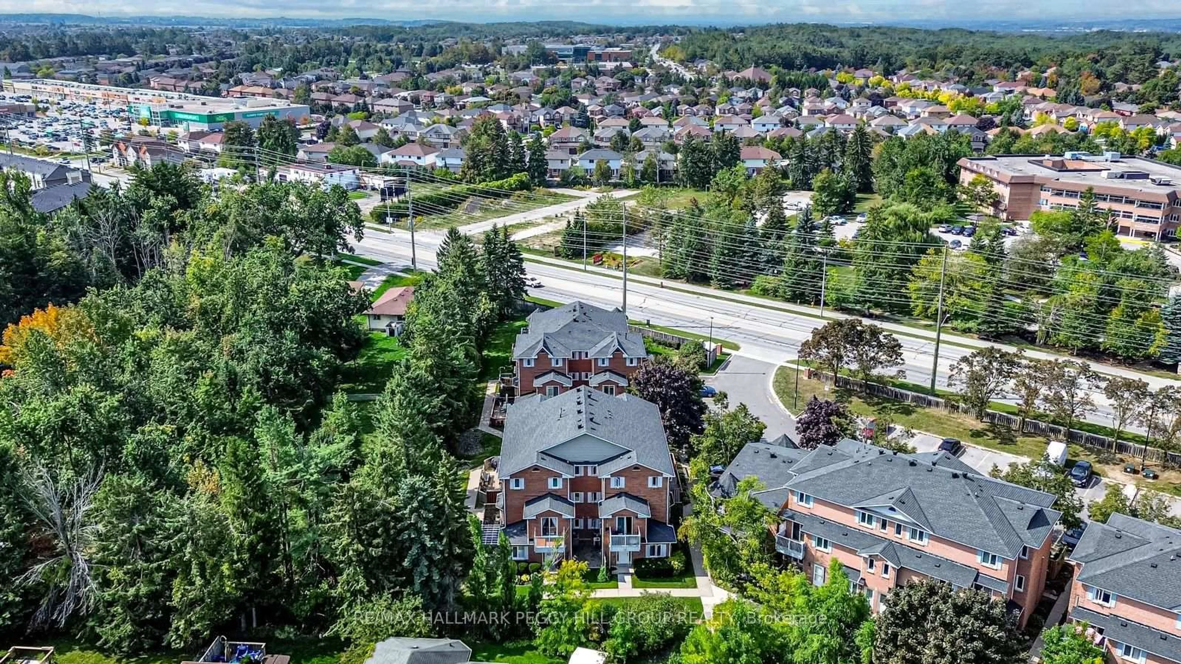 A pic from outside/outdoor area/front of a property/back of a property/a pic from drone, unknown for 508 Essa Rd #52, Barrie Ontario L4N 7L5