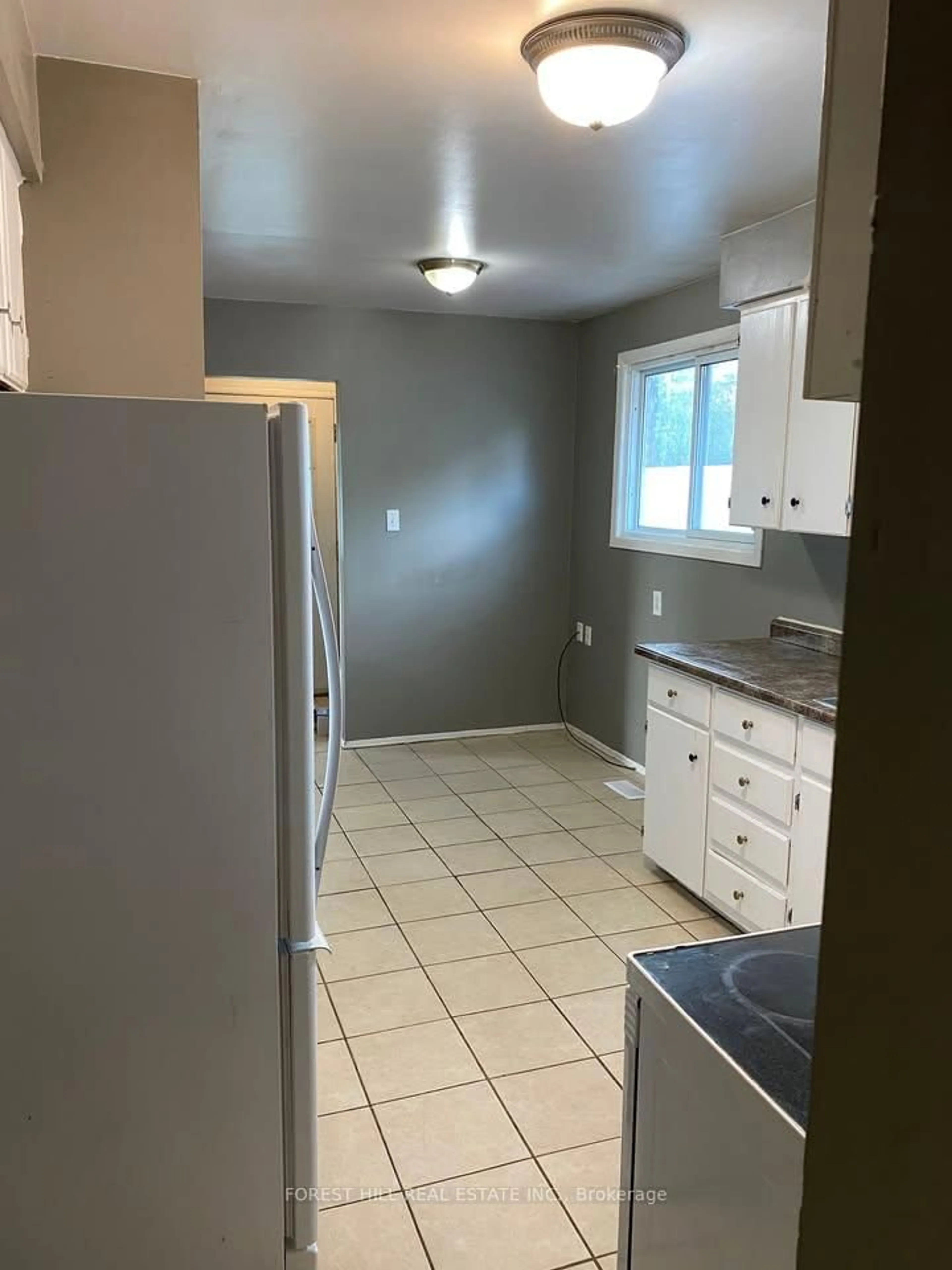 Standard kitchen, unknown for 30 Bernick Dr, Barrie Ontario L4M 5J5