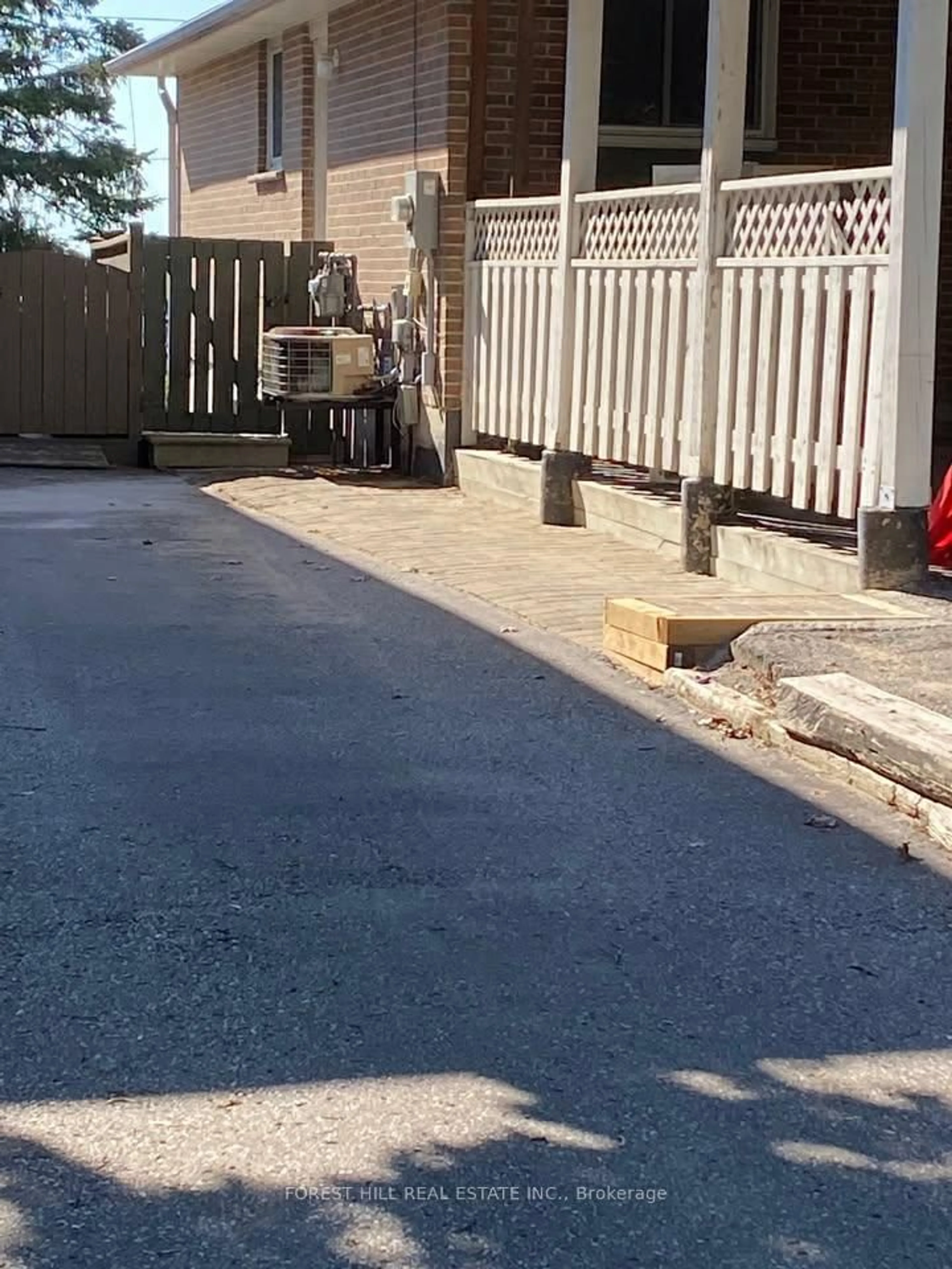 Patio, street for 35 Daphne Cres, Barrie Ontario L4M 2Y7