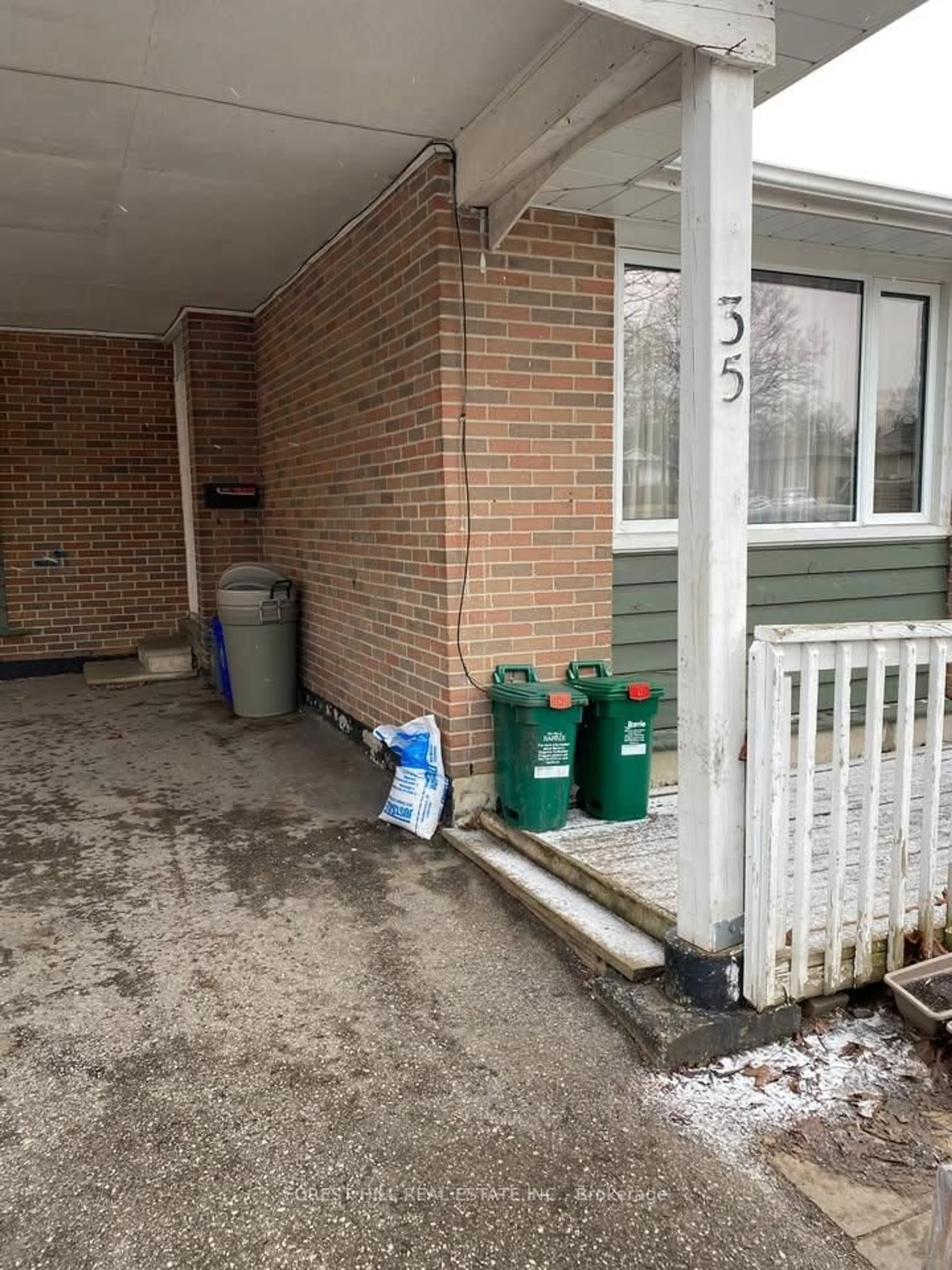 Unknown for 35 Daphne Cres, Barrie Ontario L4M 2Y7