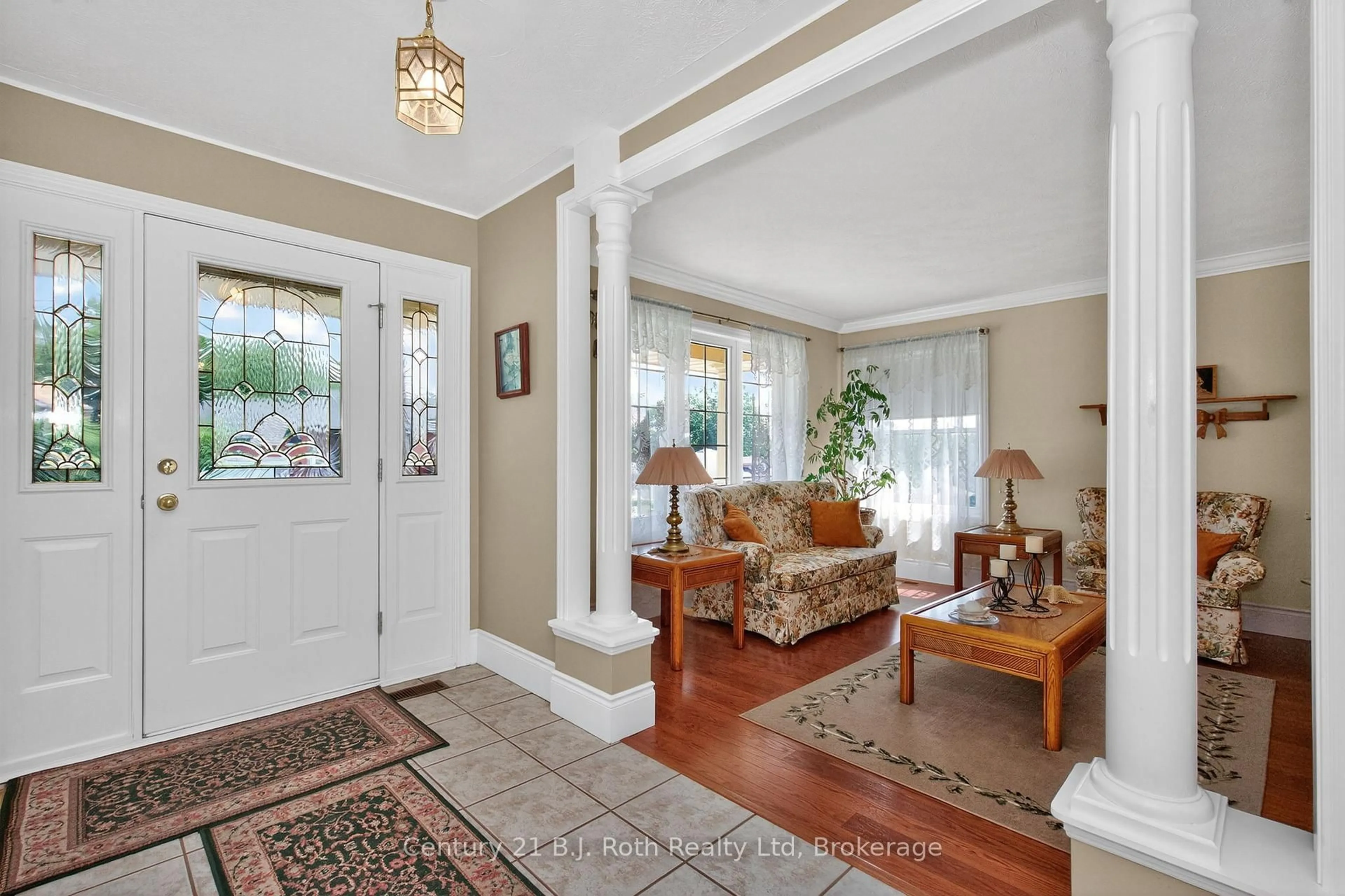 Indoor entryway for 64 James St, Penetanguishene Ontario L9M 2J1