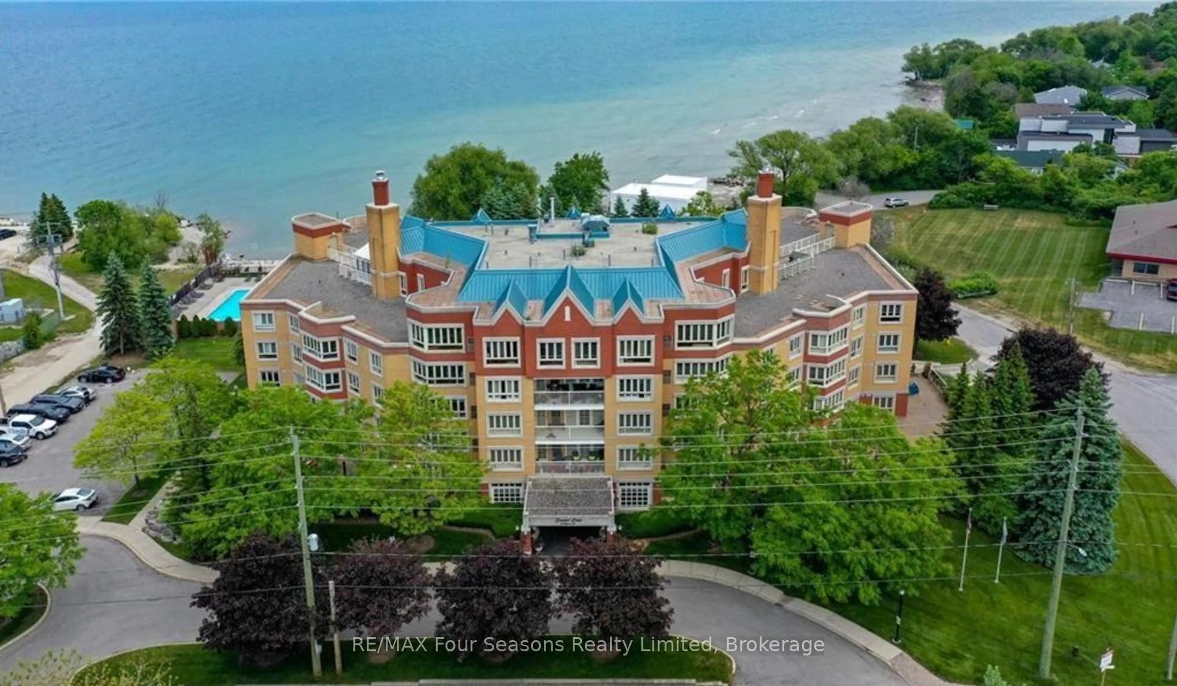 A pic from outside/outdoor area/front of a property/back of a property/a pic from drone, water/lake/river/ocean view for 16 Raglan St #310, Collingwood Ontario L9Y 4Y2