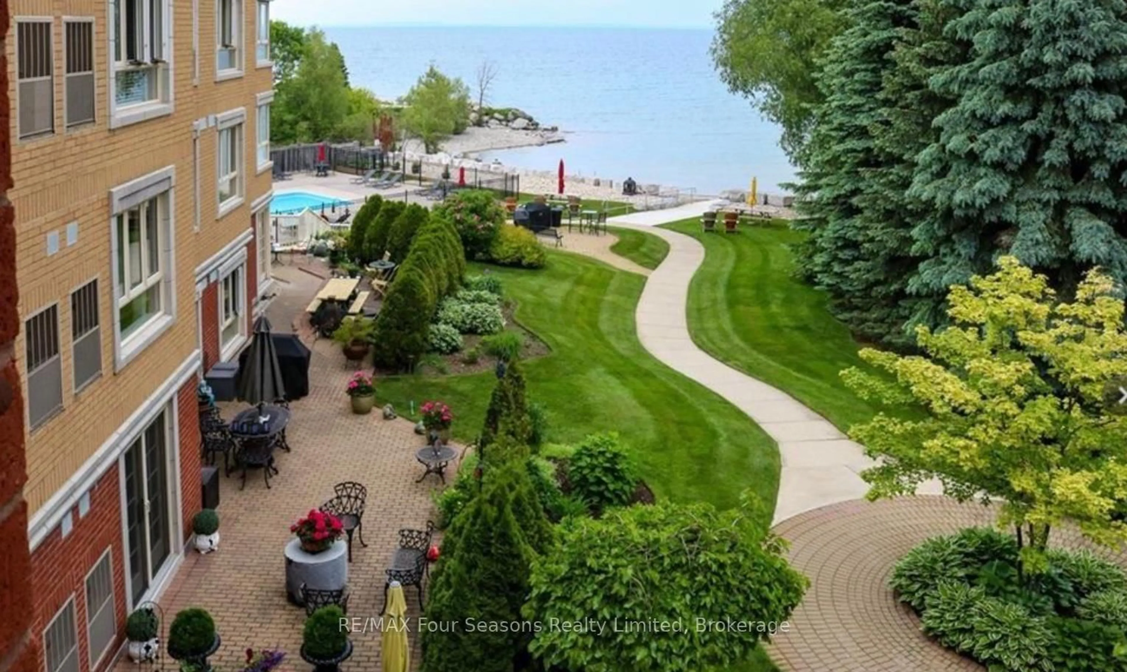 Patio, water/lake/river/ocean view for 16 Raglan St #310, Collingwood Ontario L9Y 4Y2