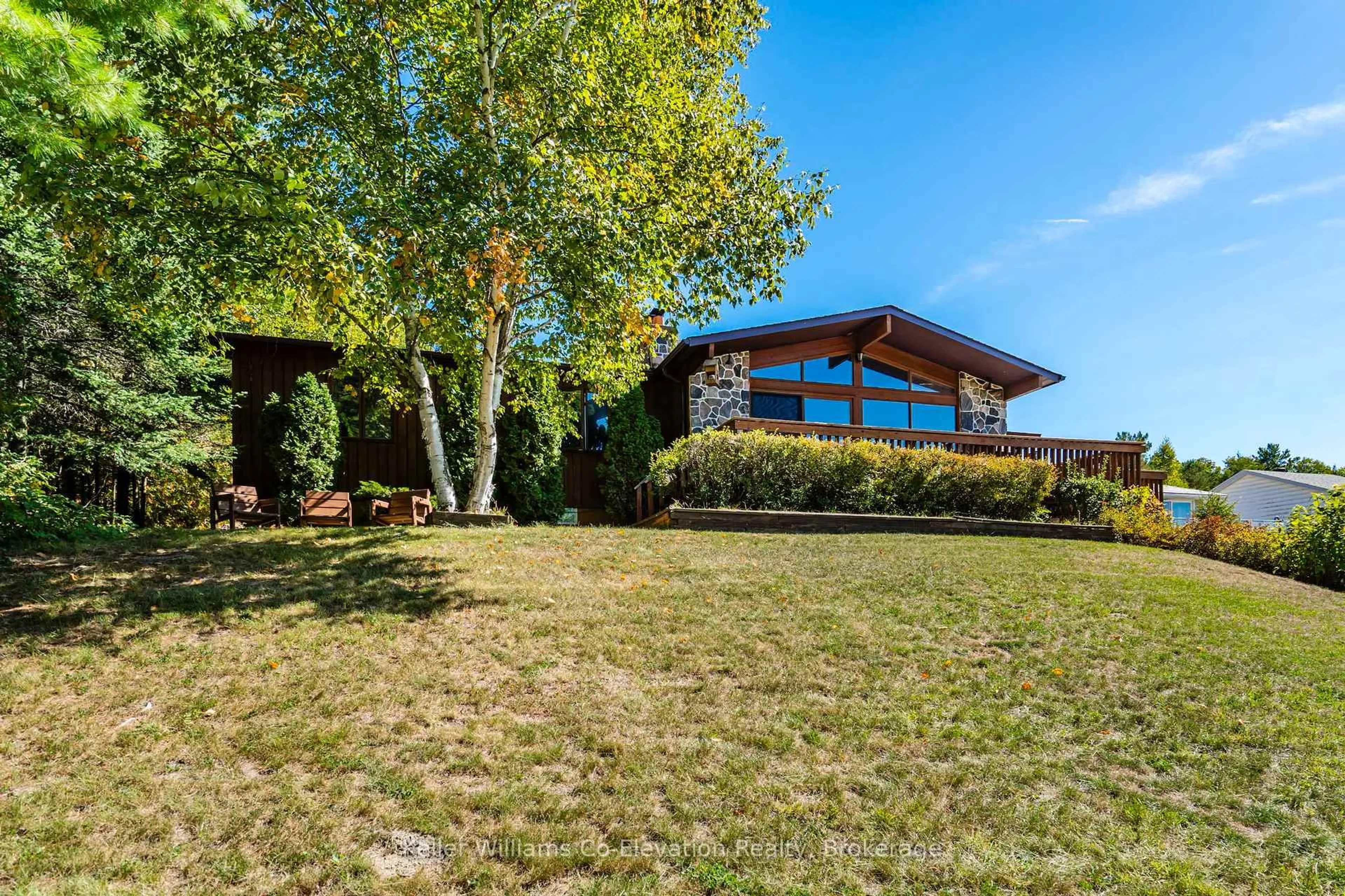 A pic from outside/outdoor area/front of a property/back of a property/a pic from drone, unknown for 43 Wendake Rd, Tiny Ontario L0L 2T0