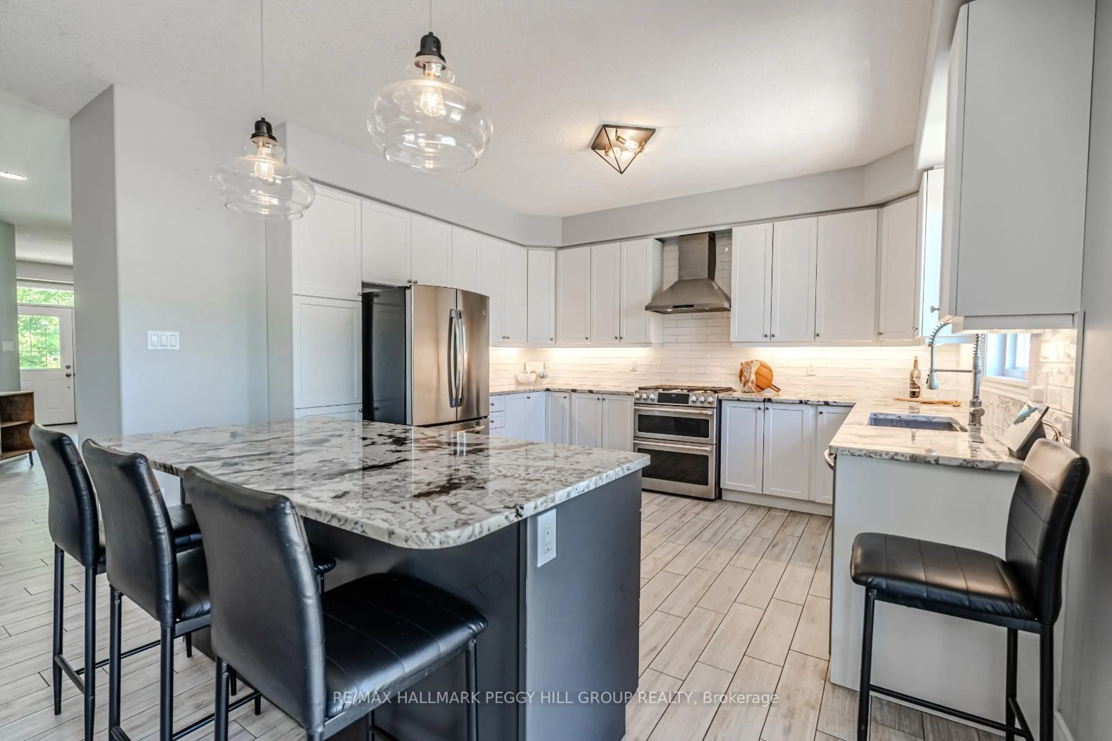 Open concept kitchen, ceramic/tile floor for 7 Garbutt Cres, Collingwood Ontario L9Y 0H5