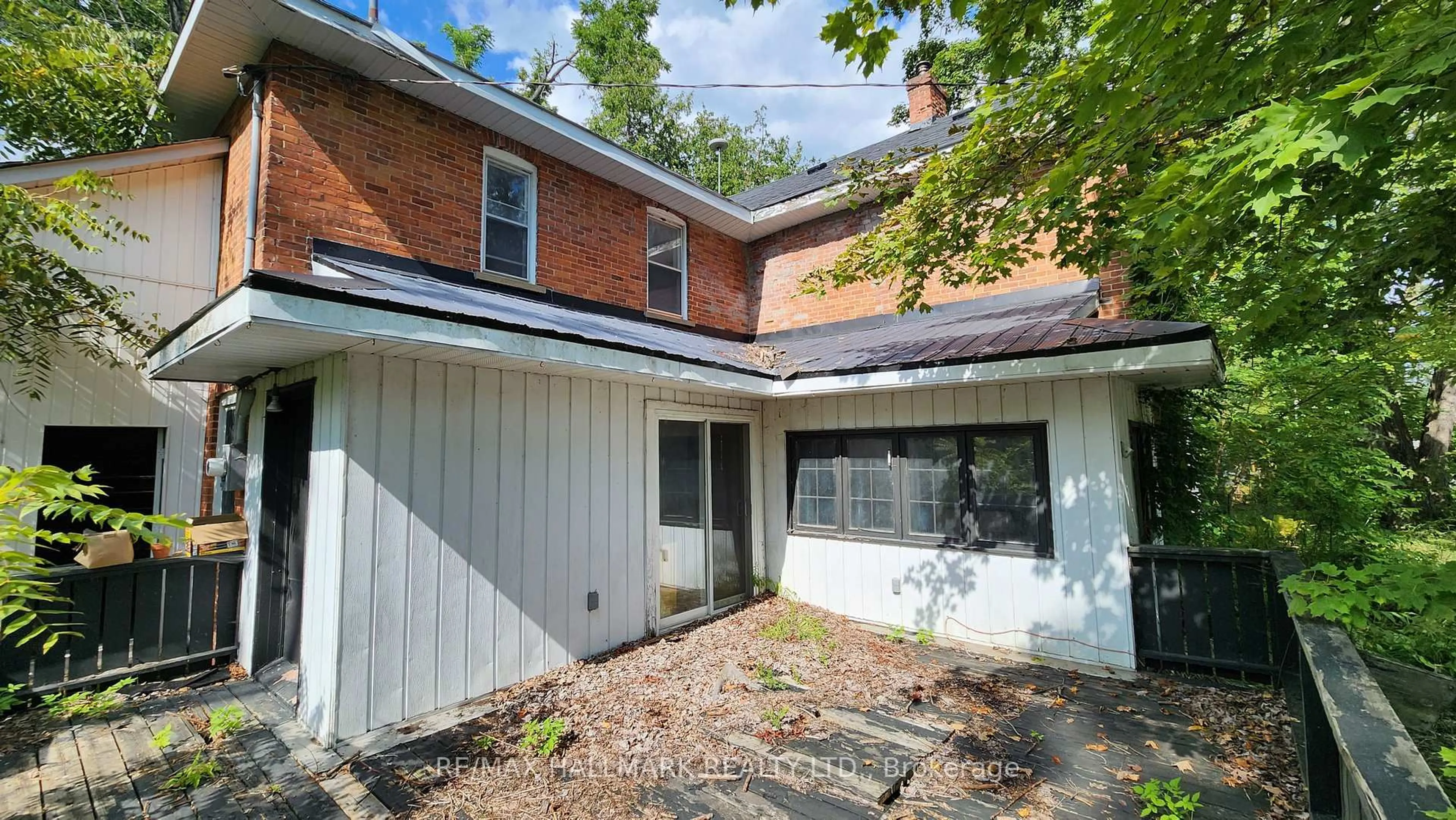 Patio, street for 26 Lakeshore Rd, Oro-Medonte Ontario L0L 2E0