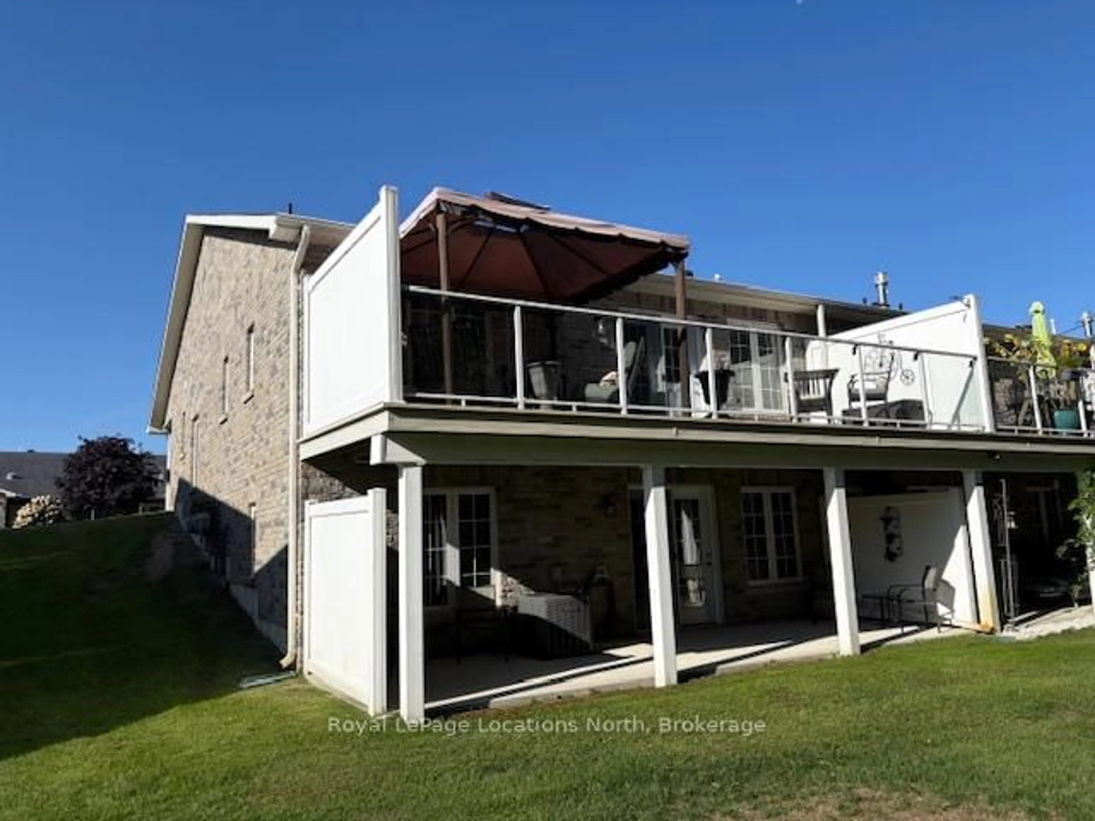A pic from outside/outdoor area/front of a property/back of a property/a pic from drone, building for 67 Greenway Dr, Wasaga Beach Ontario L9Z 0E6