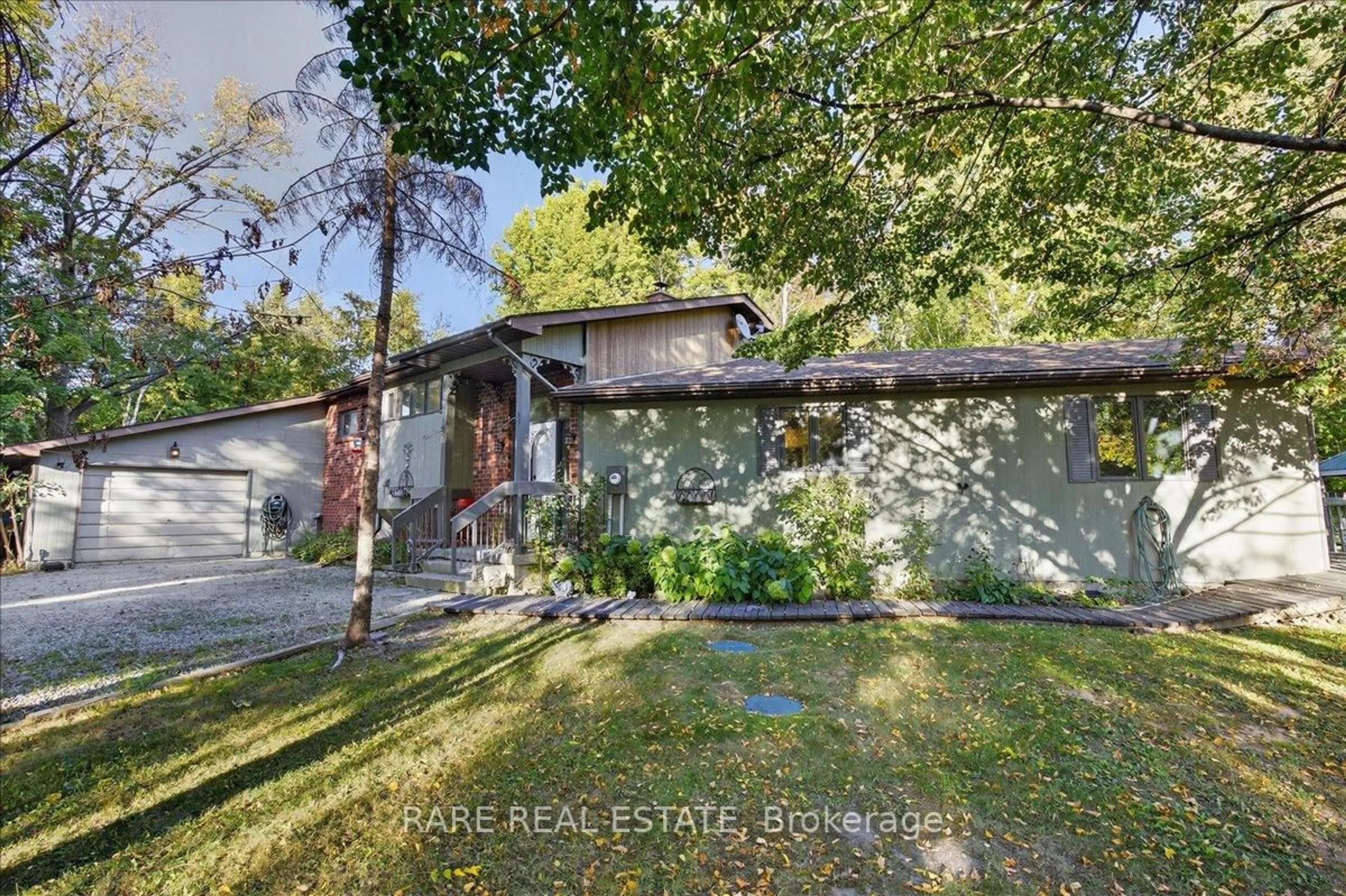 A pic from outside/outdoor area/front of a property/back of a property/a pic from drone, unknown for 1208 Birchcliffe Cres, Severn Ontario L3V 6H4