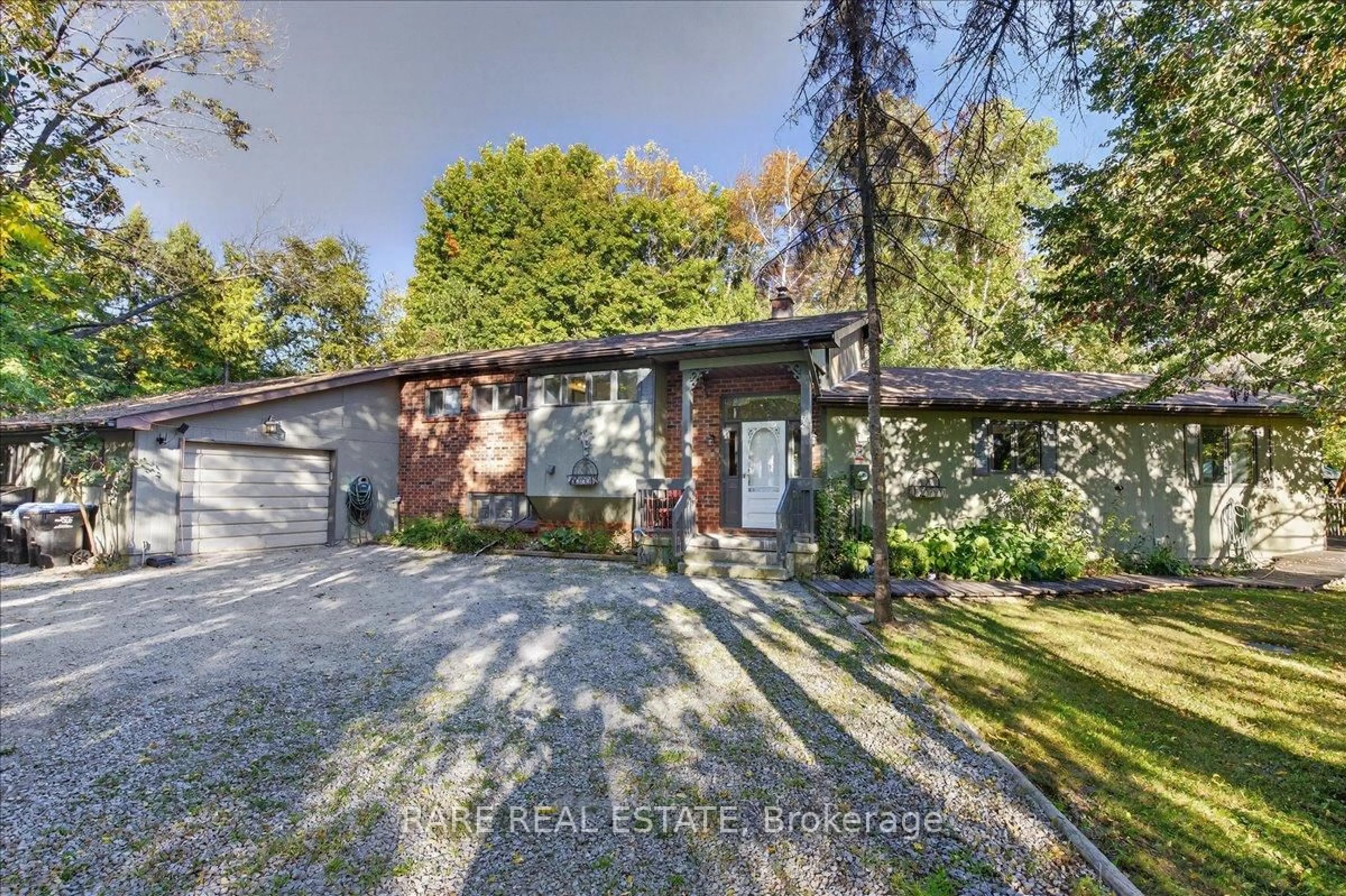A pic from outside/outdoor area/front of a property/back of a property/a pic from drone, street for 1208 Birchcliffe Cres, Severn Ontario L3V 6H4