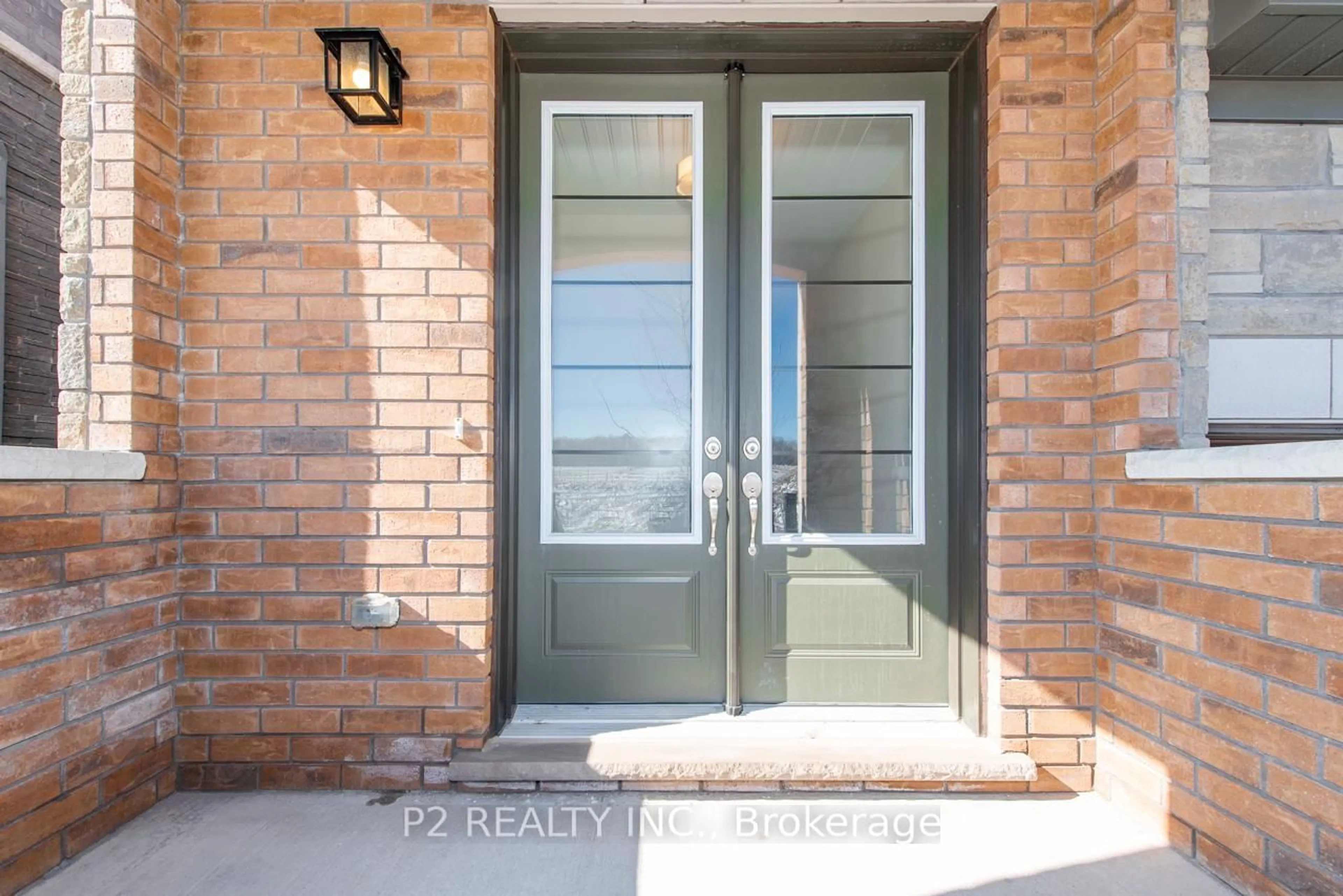 Indoor entryway for 32 Wild Ginger Lane, Springwater Ontario L9X 2E4