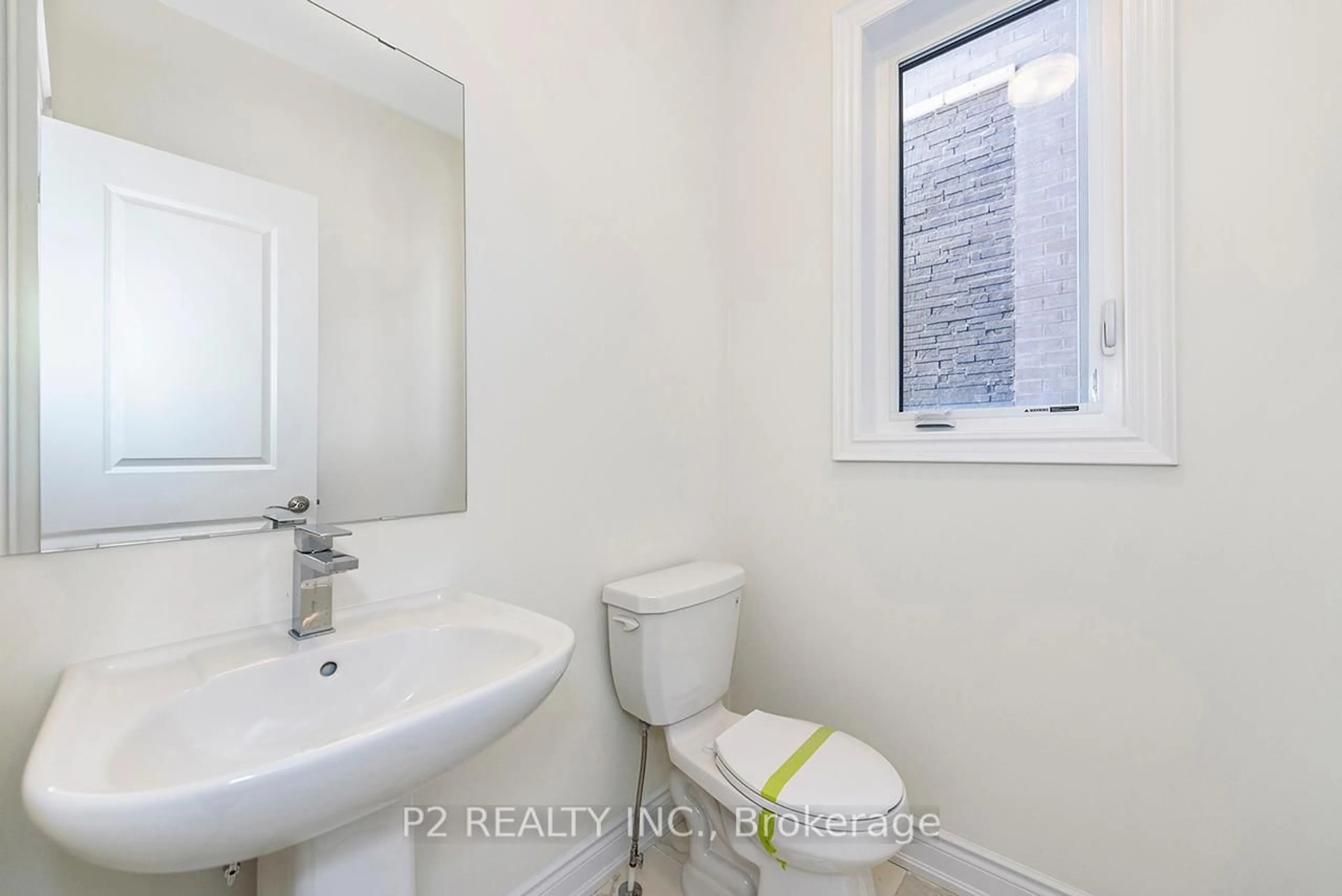 Standard bathroom, ceramic/tile floor for 32 Wild Ginger Lane, Springwater Ontario L9X 2E4