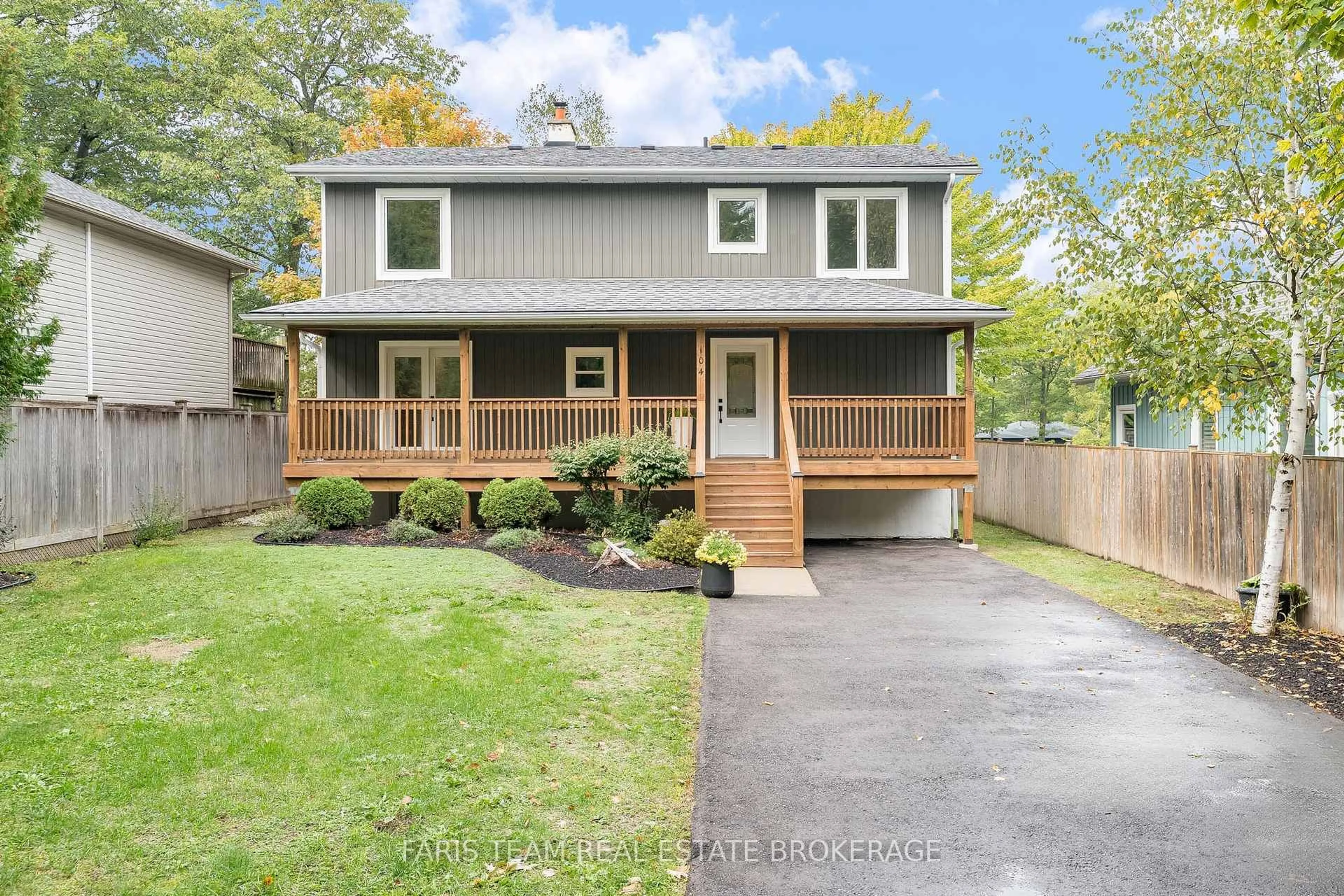 Home with vinyl exterior material, street for 104 Knox Rd, Wasaga Beach Ontario L9Z 2T5