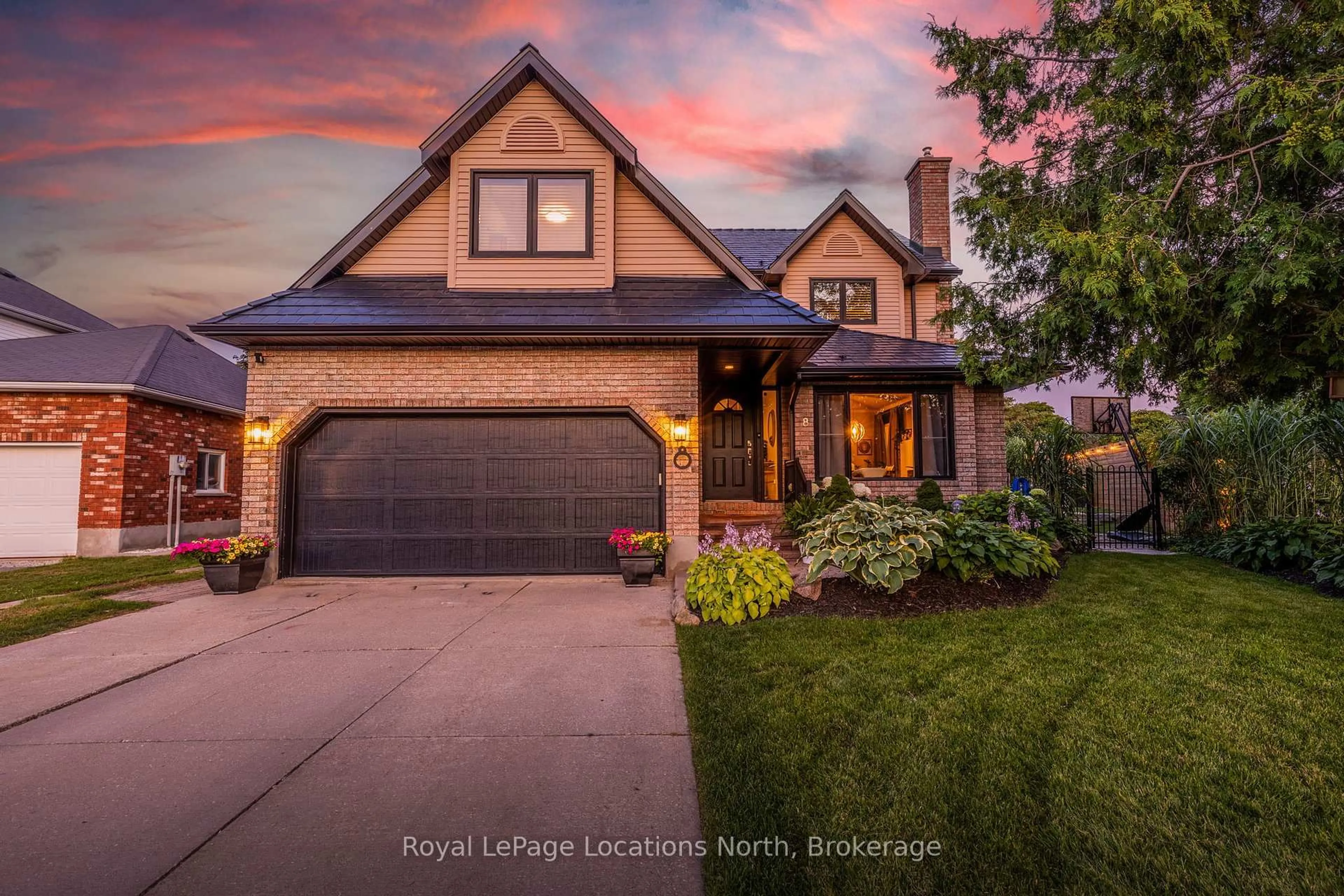 Home with brick exterior material, street for 8 Burnside Crt, Collingwood Ontario L9Y 4R7