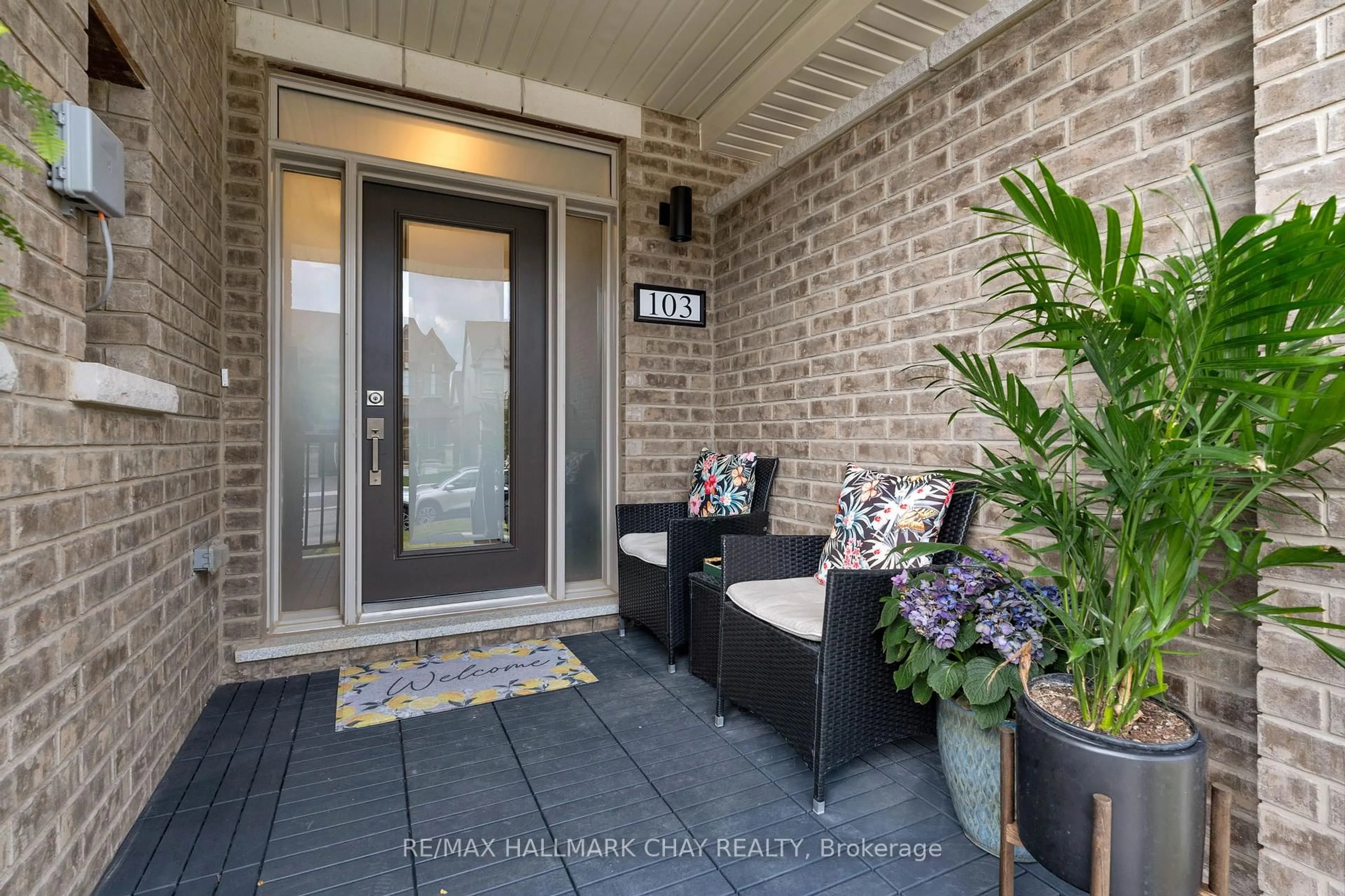 Indoor entryway for 103 Sagewood Ave, Barrie Ontario L9J 0K5