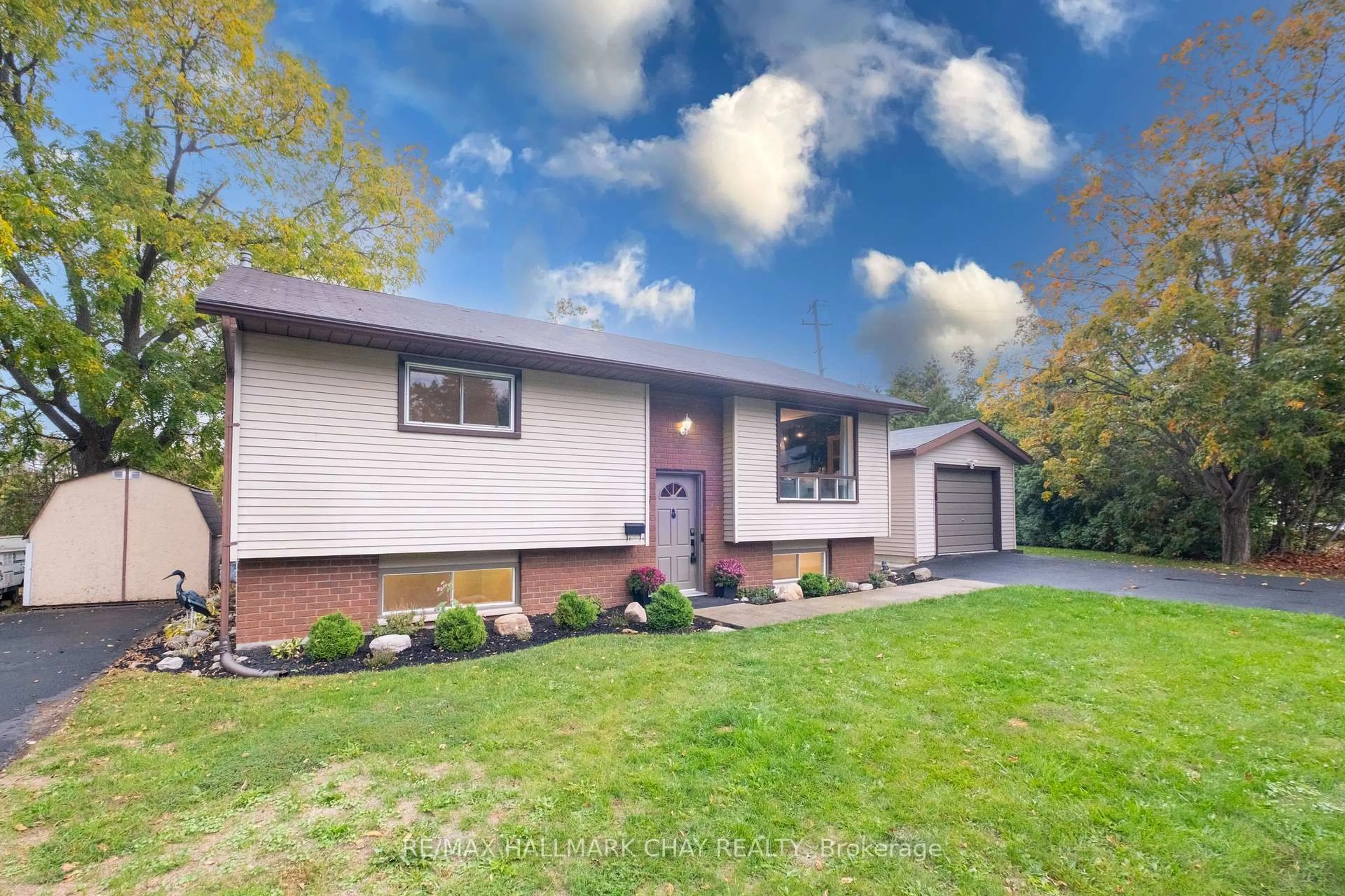 Home with vinyl exterior material, street for 8 First St, Orillia Ontario L3V 4A8