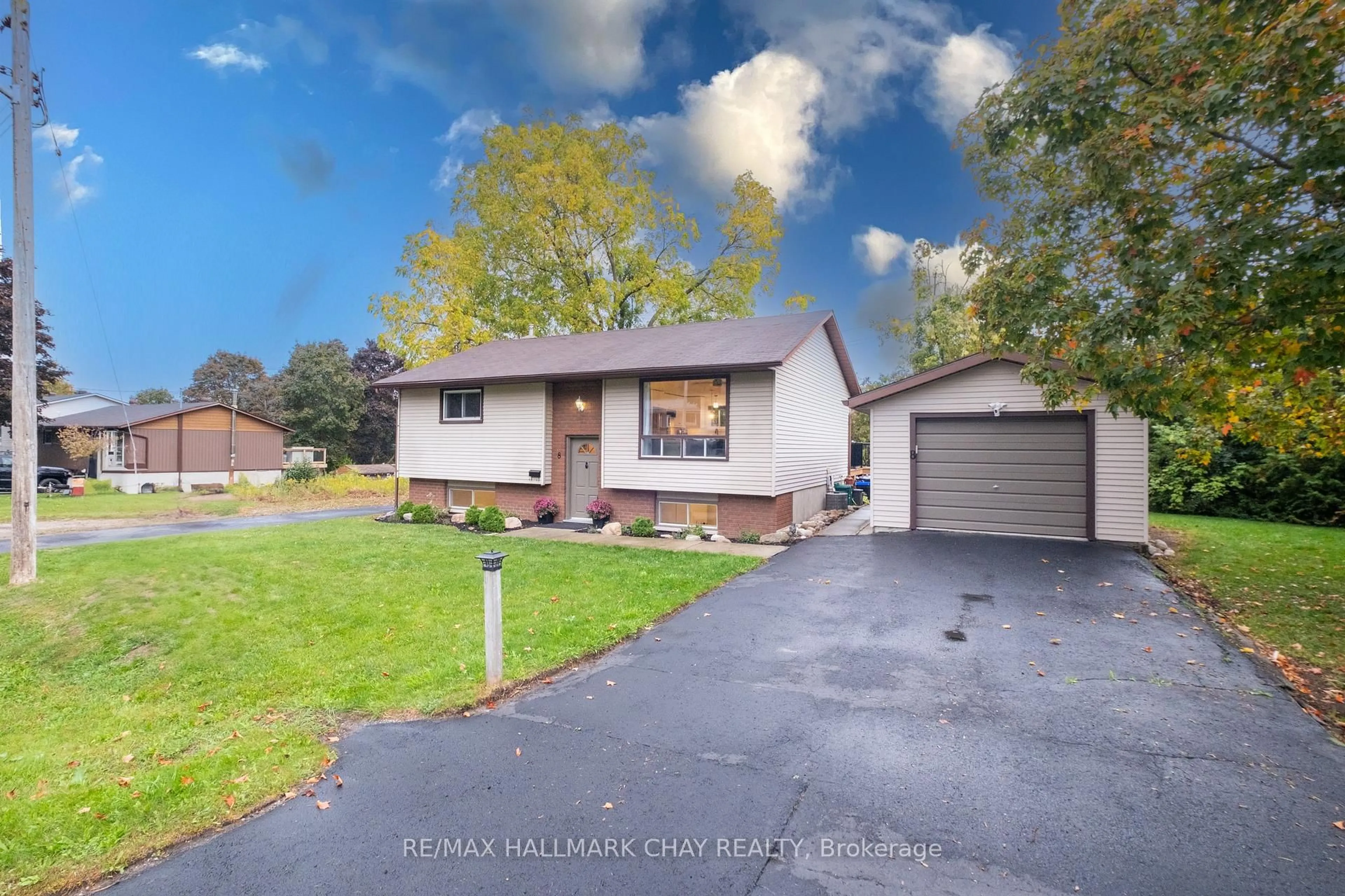 A pic from outside/outdoor area/front of a property/back of a property/a pic from drone, street for 8 First St, Orillia Ontario L3V 4A8