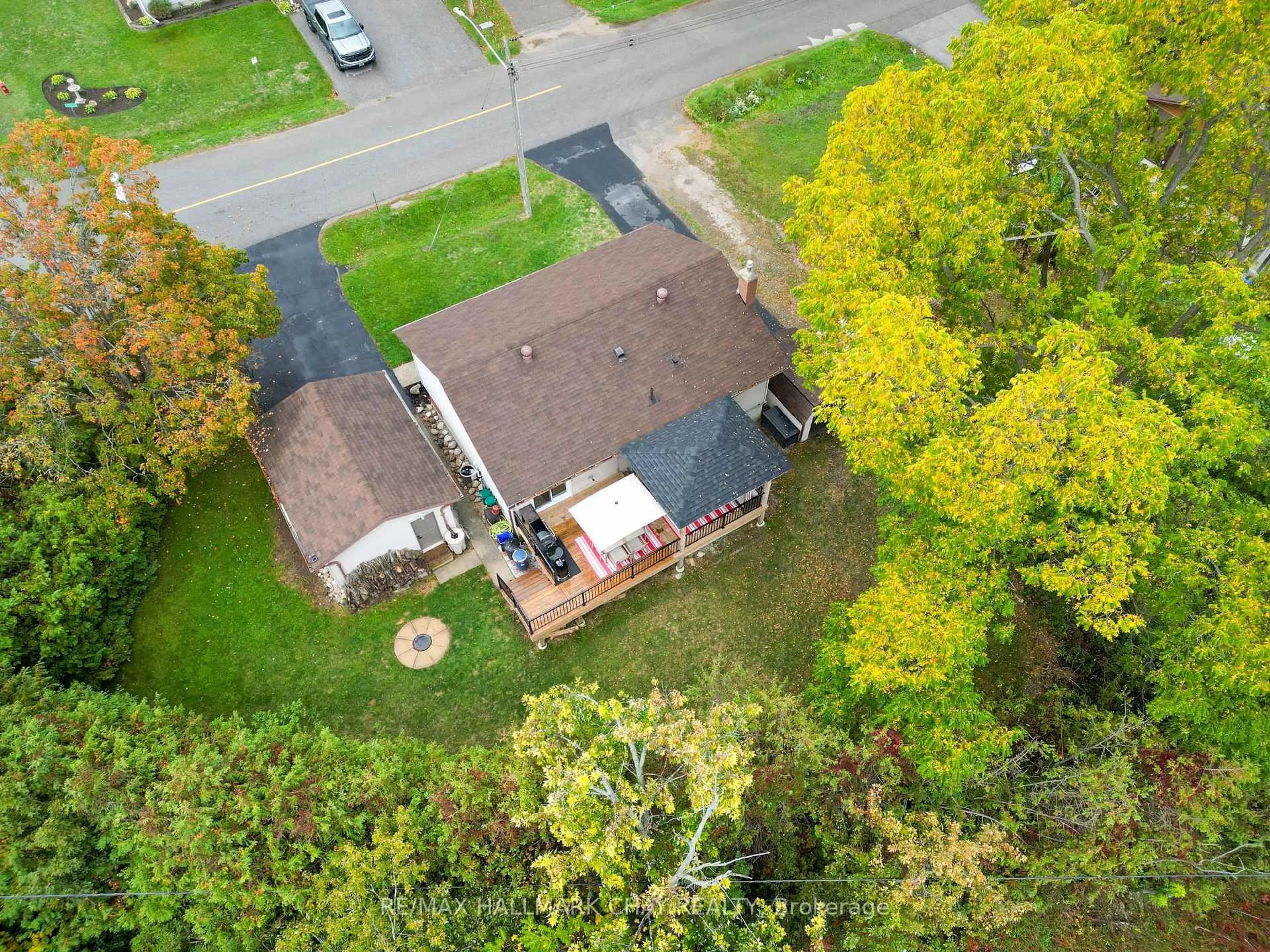A pic from outside/outdoor area/front of a property/back of a property/a pic from drone, street for 8 First St, Orillia Ontario L3V 4A8