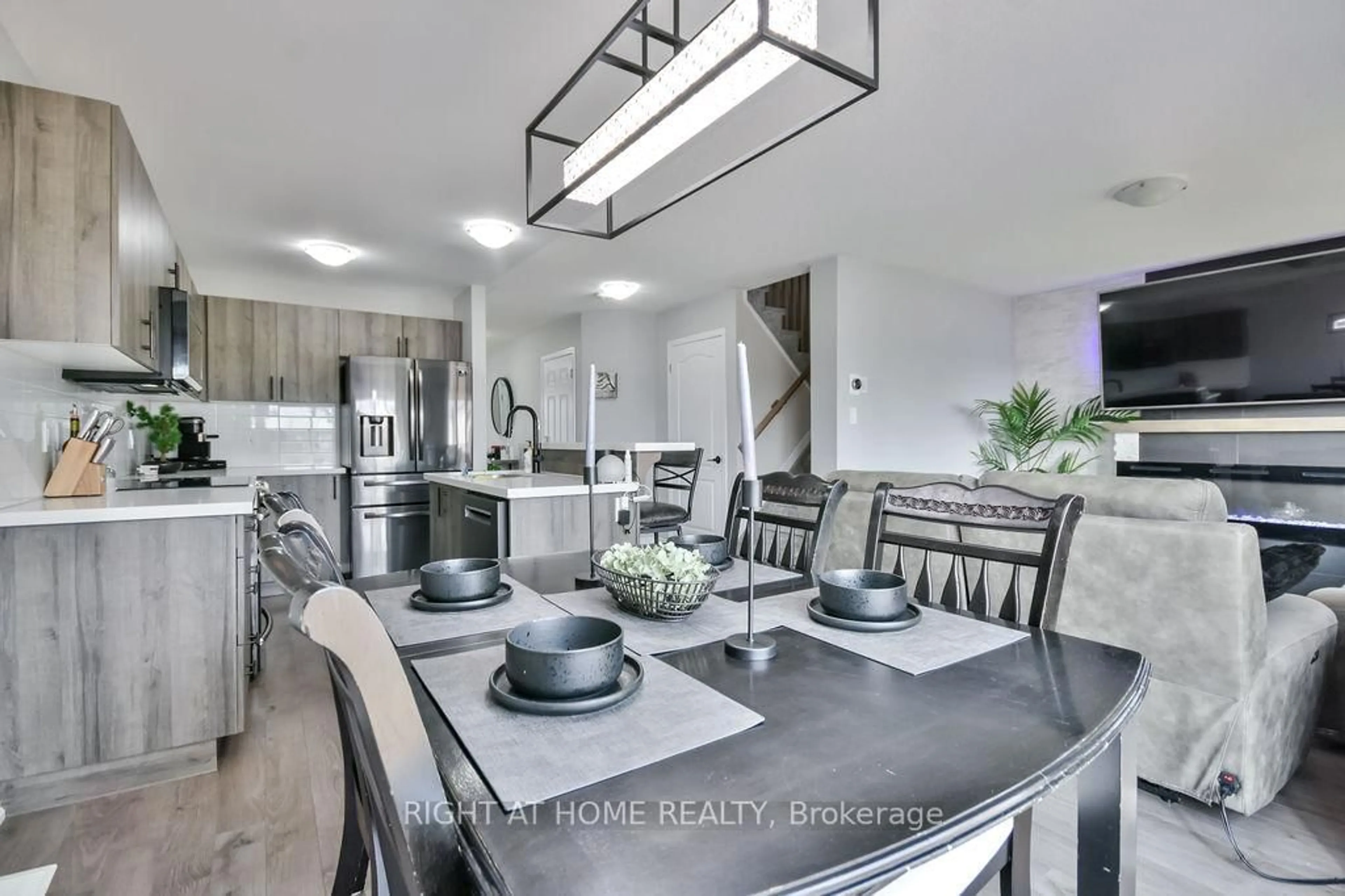 Open concept kitchen, ceramic/tile floor for 208 Diana Dr, Orillia Ontario L3V 8J8