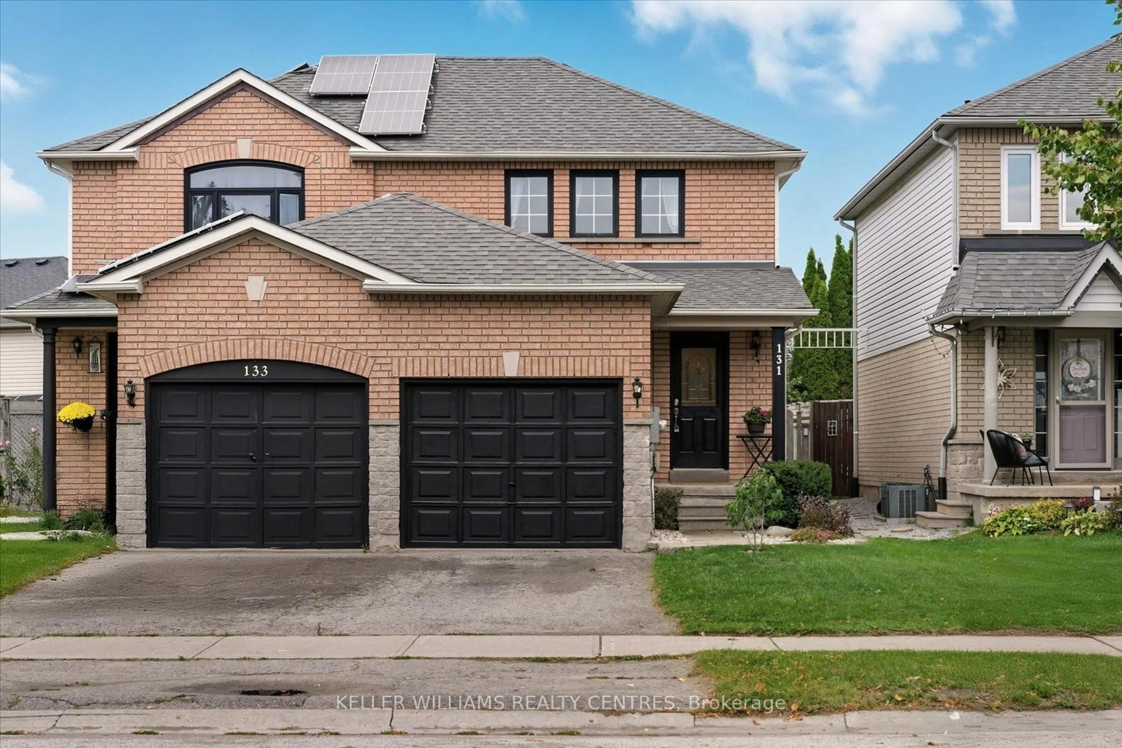 Home with brick exterior material, street for 131 Leslie Ave, Barrie Ontario L4N 9P2