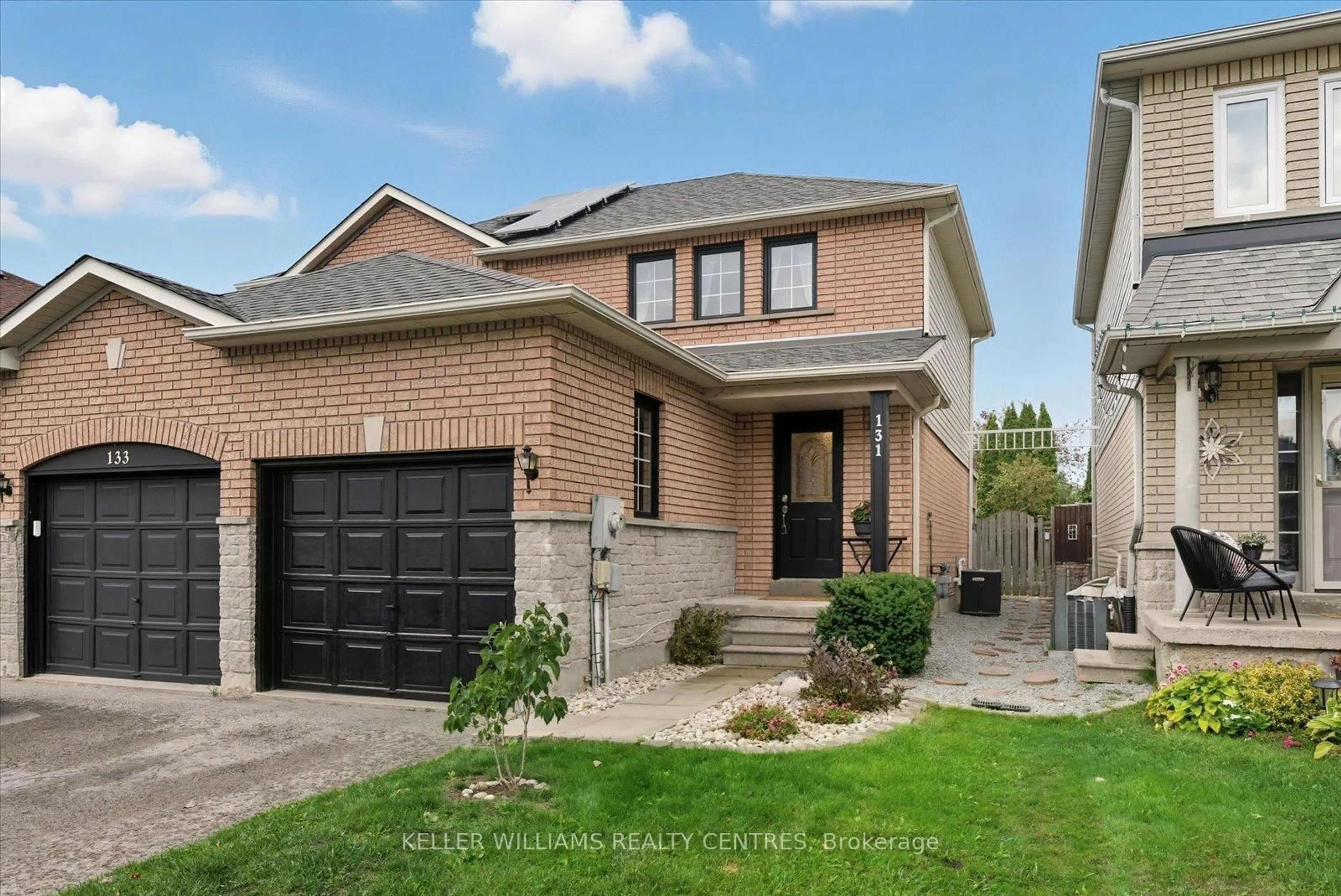 Home with brick exterior material, street for 131 Leslie Ave, Barrie Ontario L4N 9P2