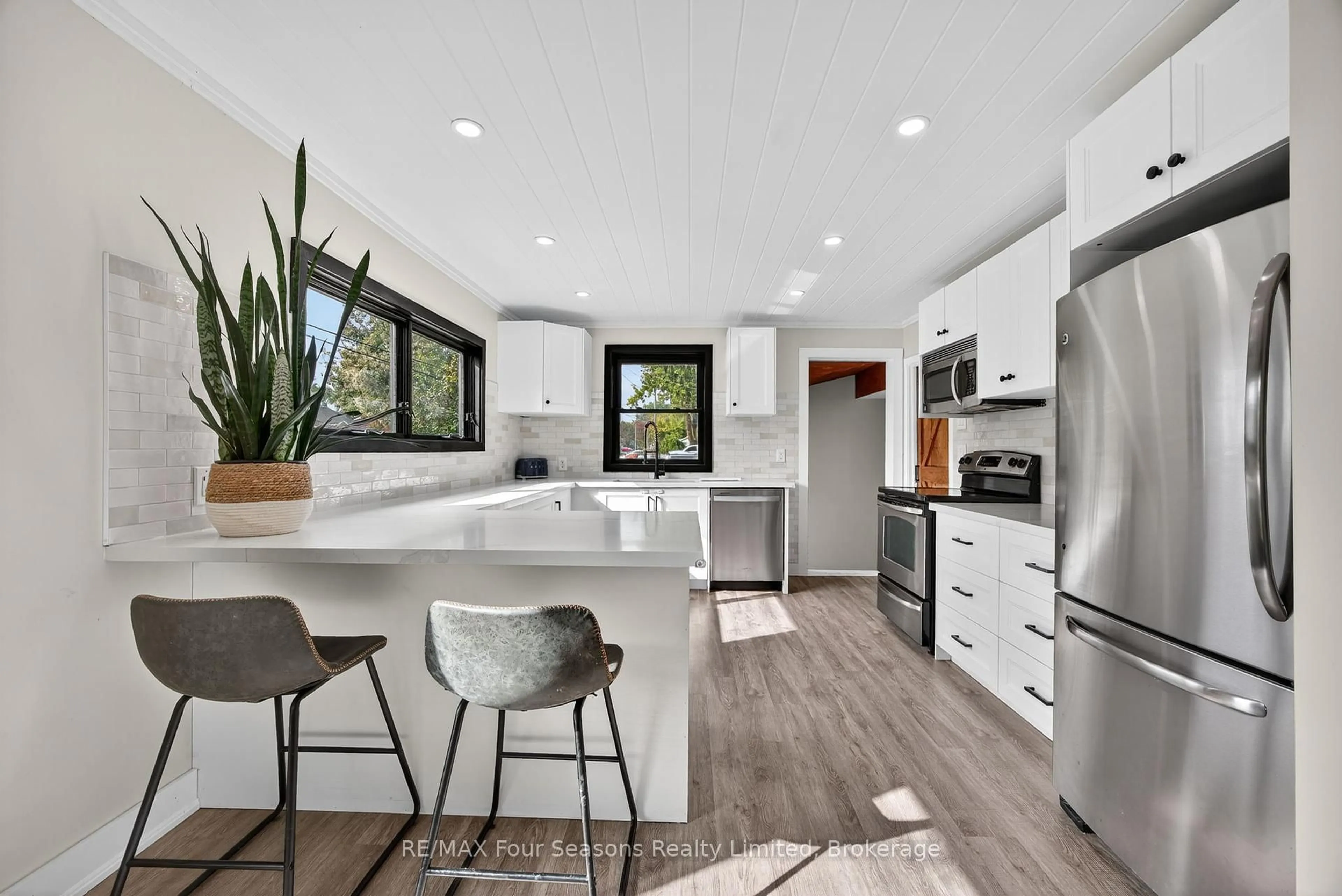 Open concept kitchen, ceramic/tile floor for 210 Brock St, Clearview Ontario L0M 1S0