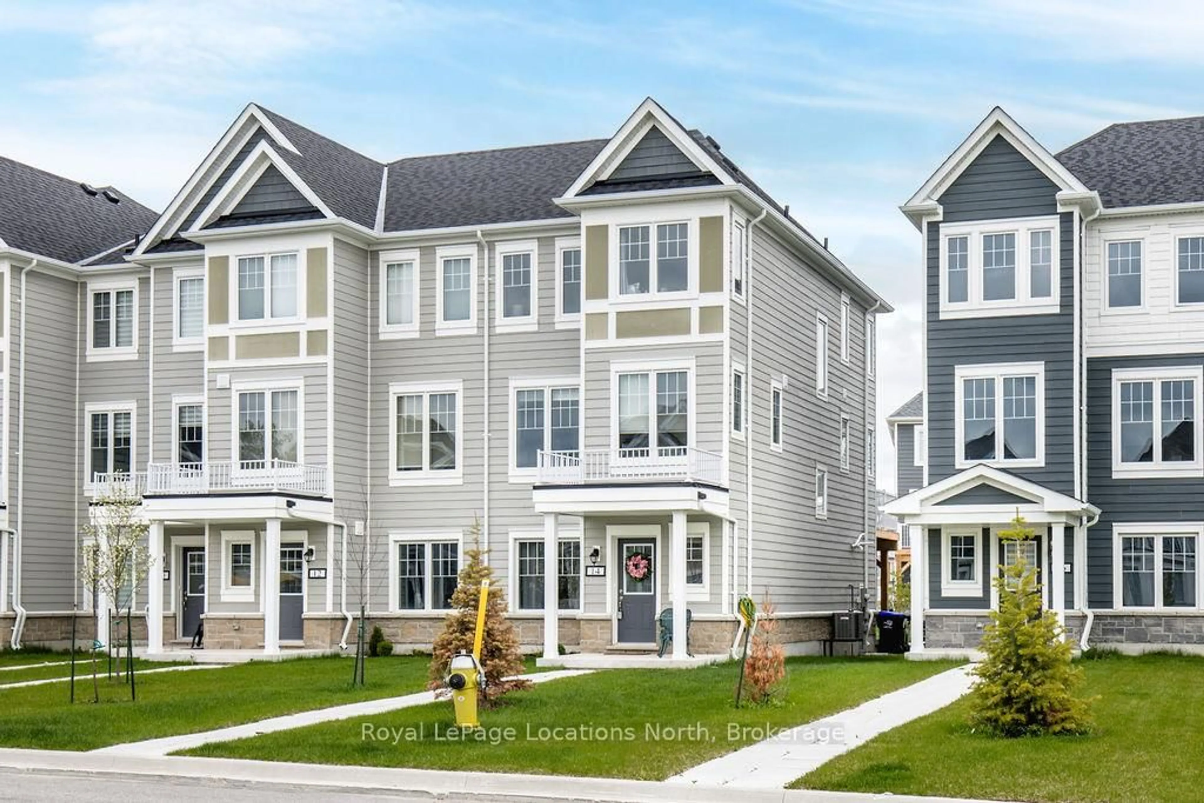 Home with vinyl exterior material, street for 14 Abby Dr, Wasaga Beach Ontario L9Z 0K1