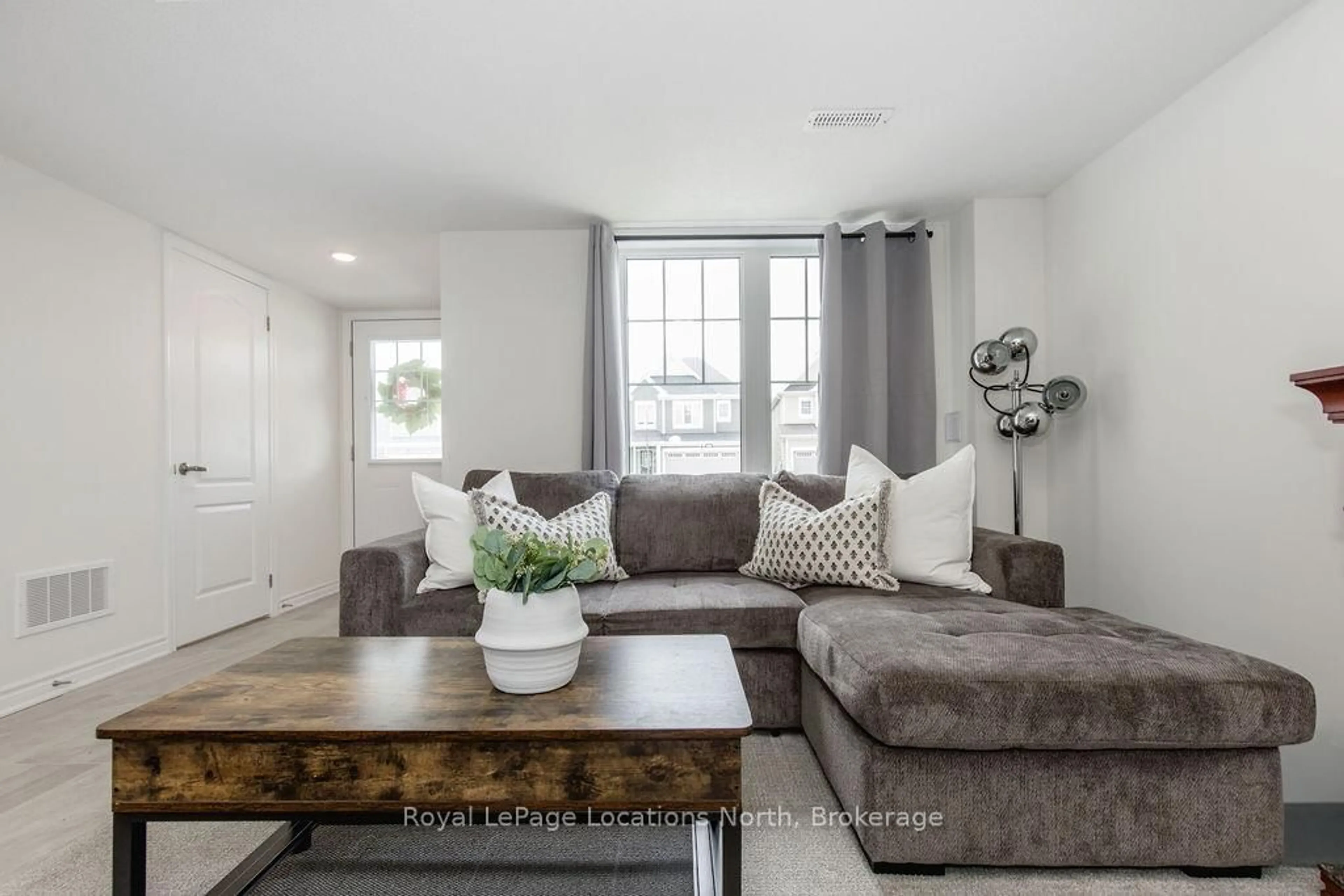 Living room with furniture, unknown for 14 Abby Dr, Wasaga Beach Ontario L9Z 0K1