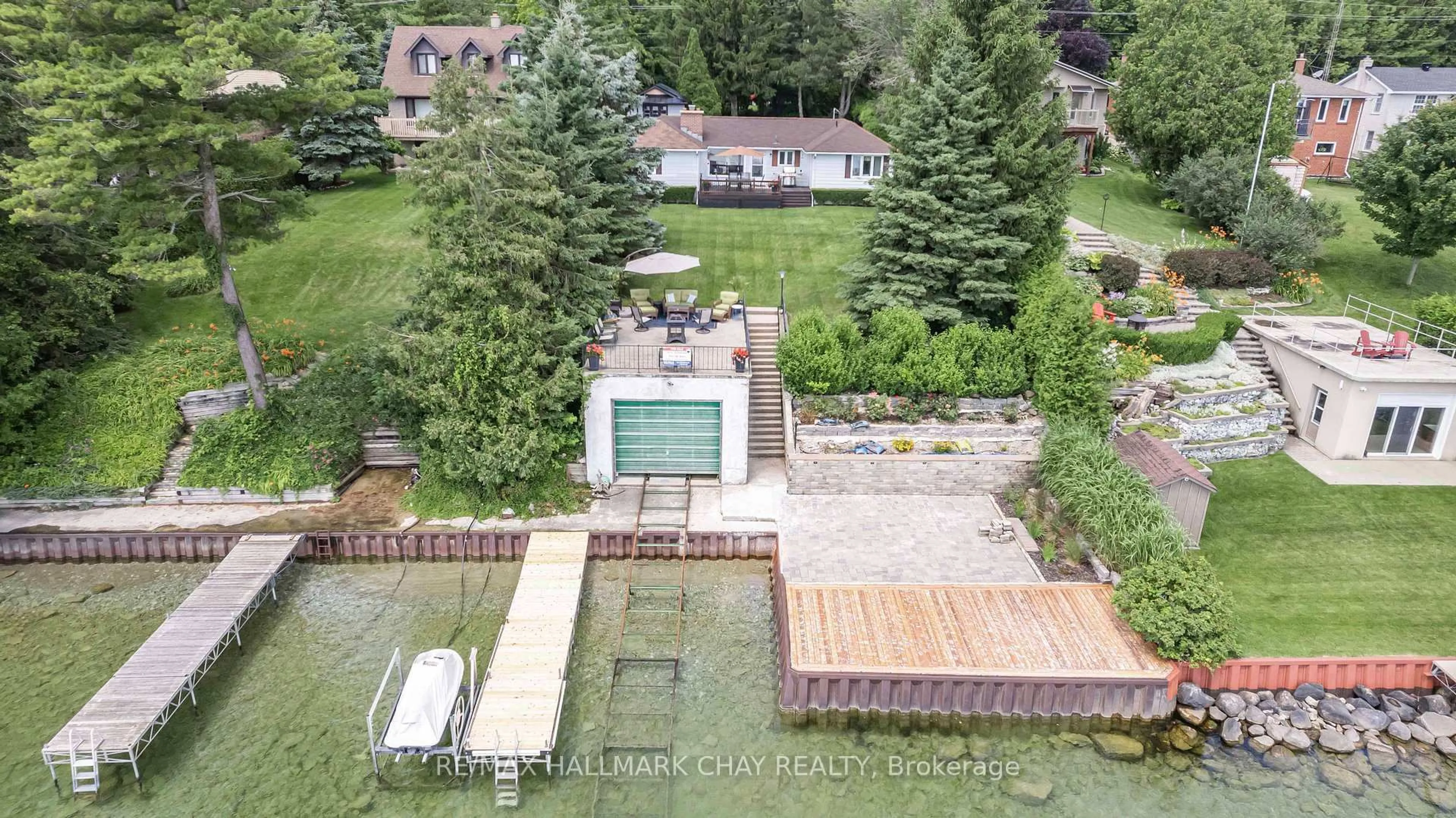 A pic from outside/outdoor area/front of a property/back of a property/a pic from drone, unknown for 1125 Woodland Dr, Oro-Medonte Ontario L3V 6H1
