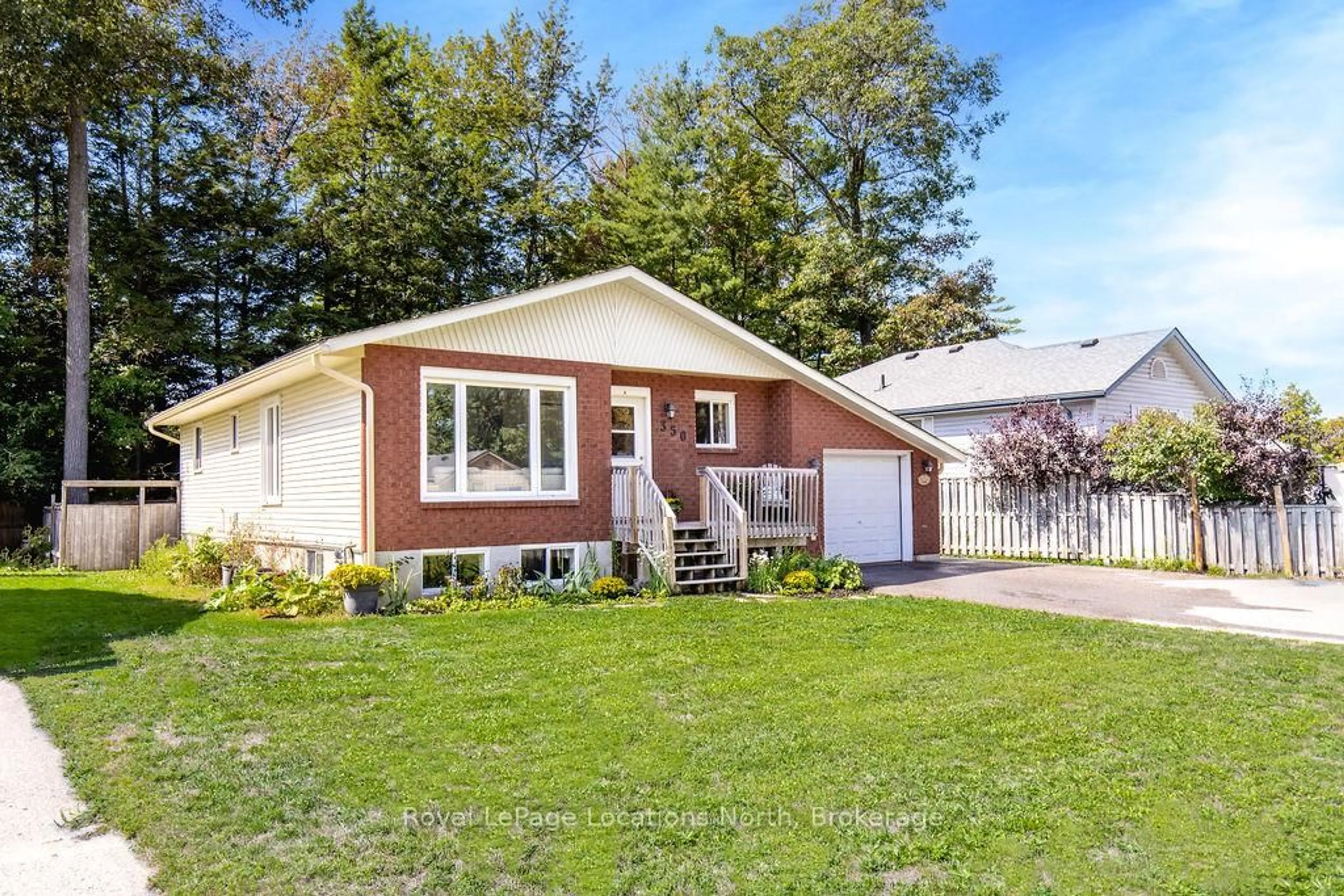 Home with vinyl exterior material, street for 350 ZOO PARK Rd, Wasaga Beach Ontario L9Z 1S7