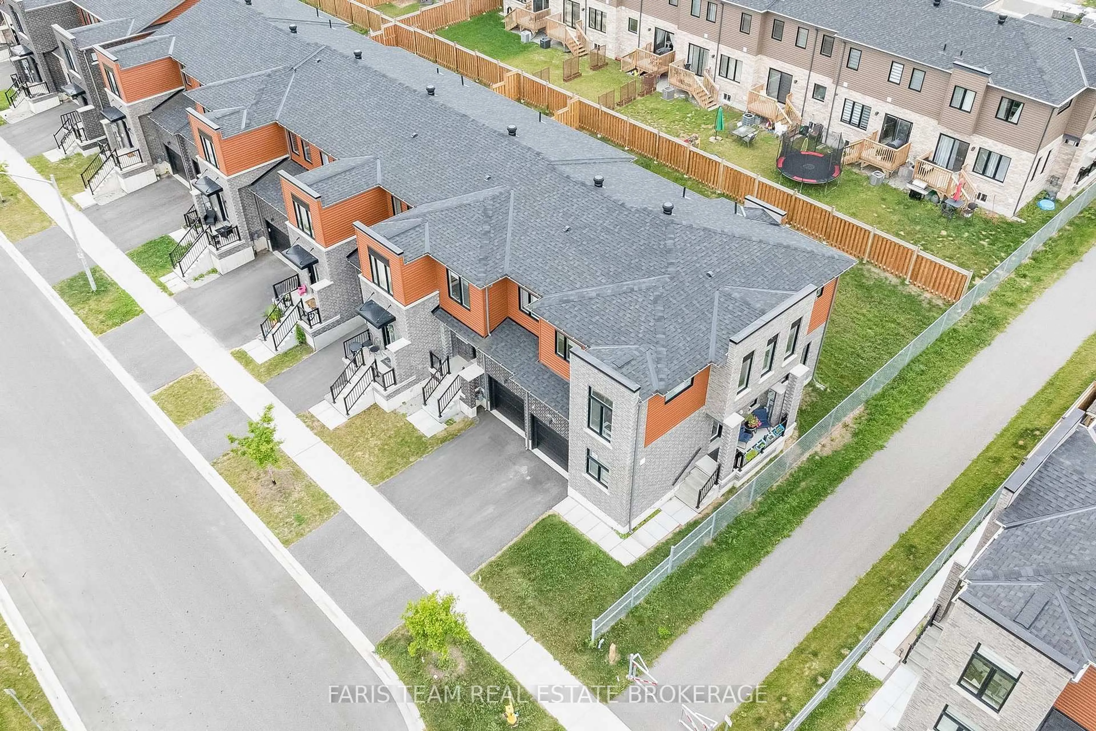 A pic from outside/outdoor area/front of a property/back of a property/a pic from drone, street for 97 Gateland Dr, Barrie Ontario L9J 0N2
