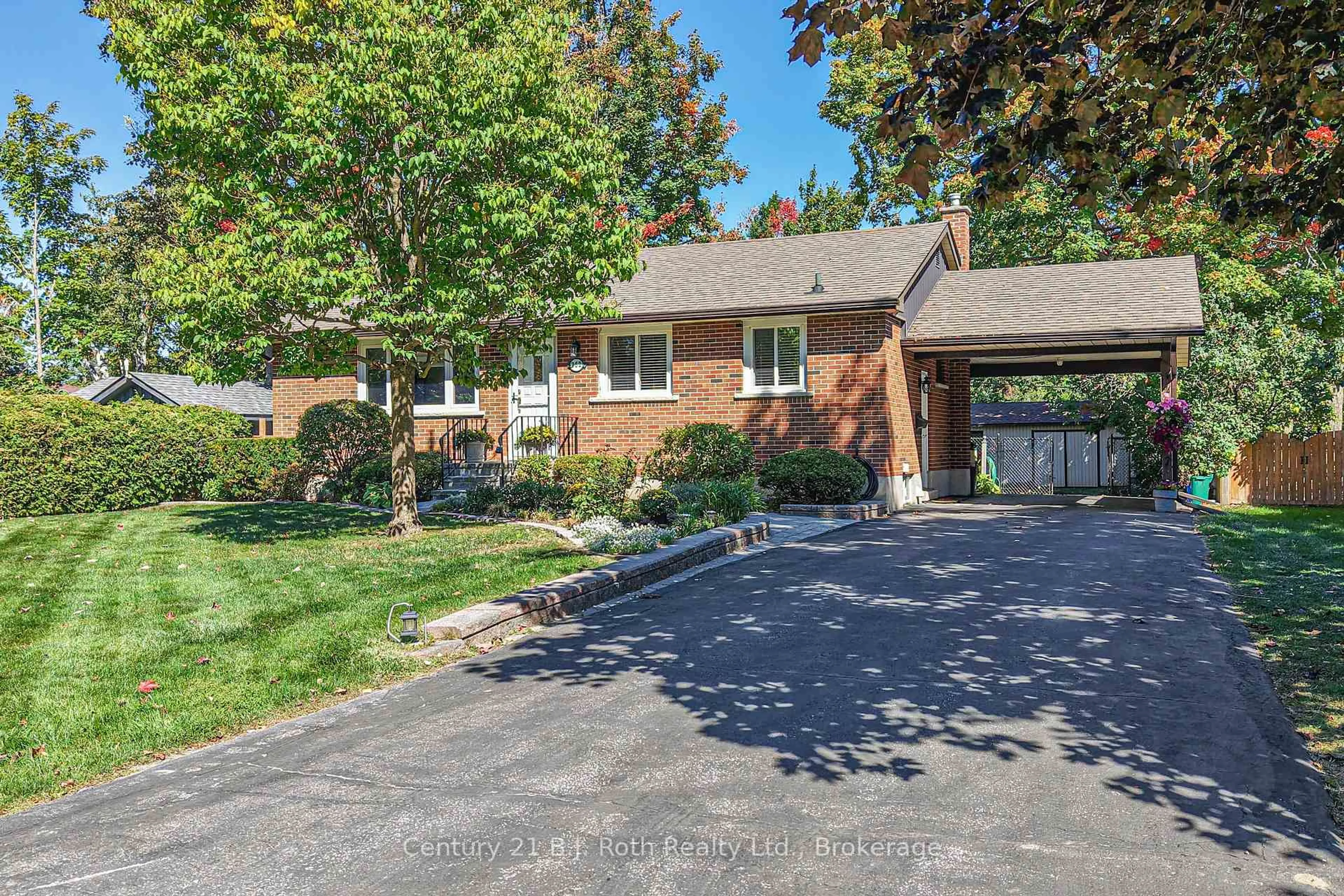 Home with brick exterior material, street for 262 Lawrence Ave, Orillia Ontario L3V 5M4