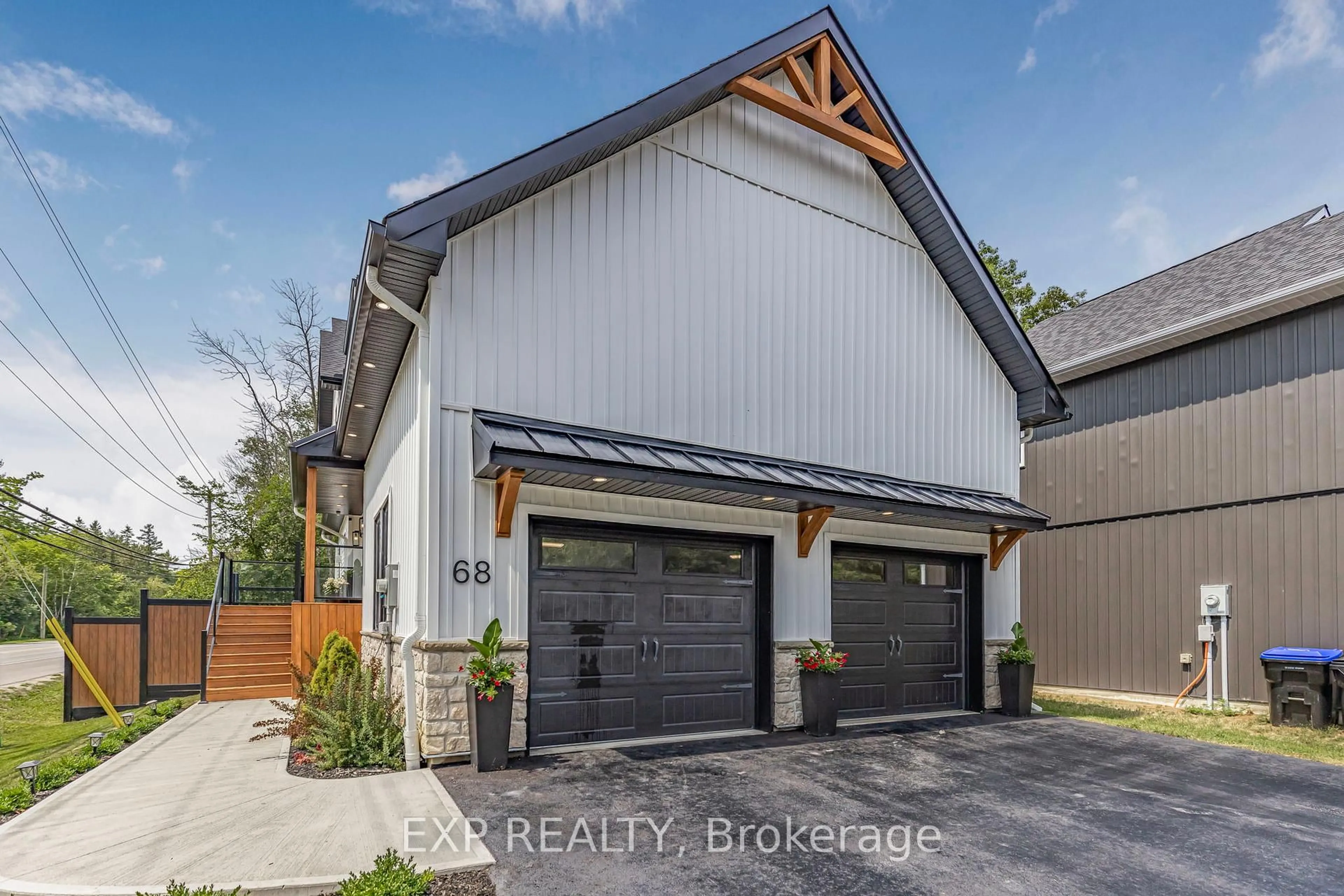 Indoor garage for 68 49th St, Wasaga Beach Ontario L9Z 1Y1