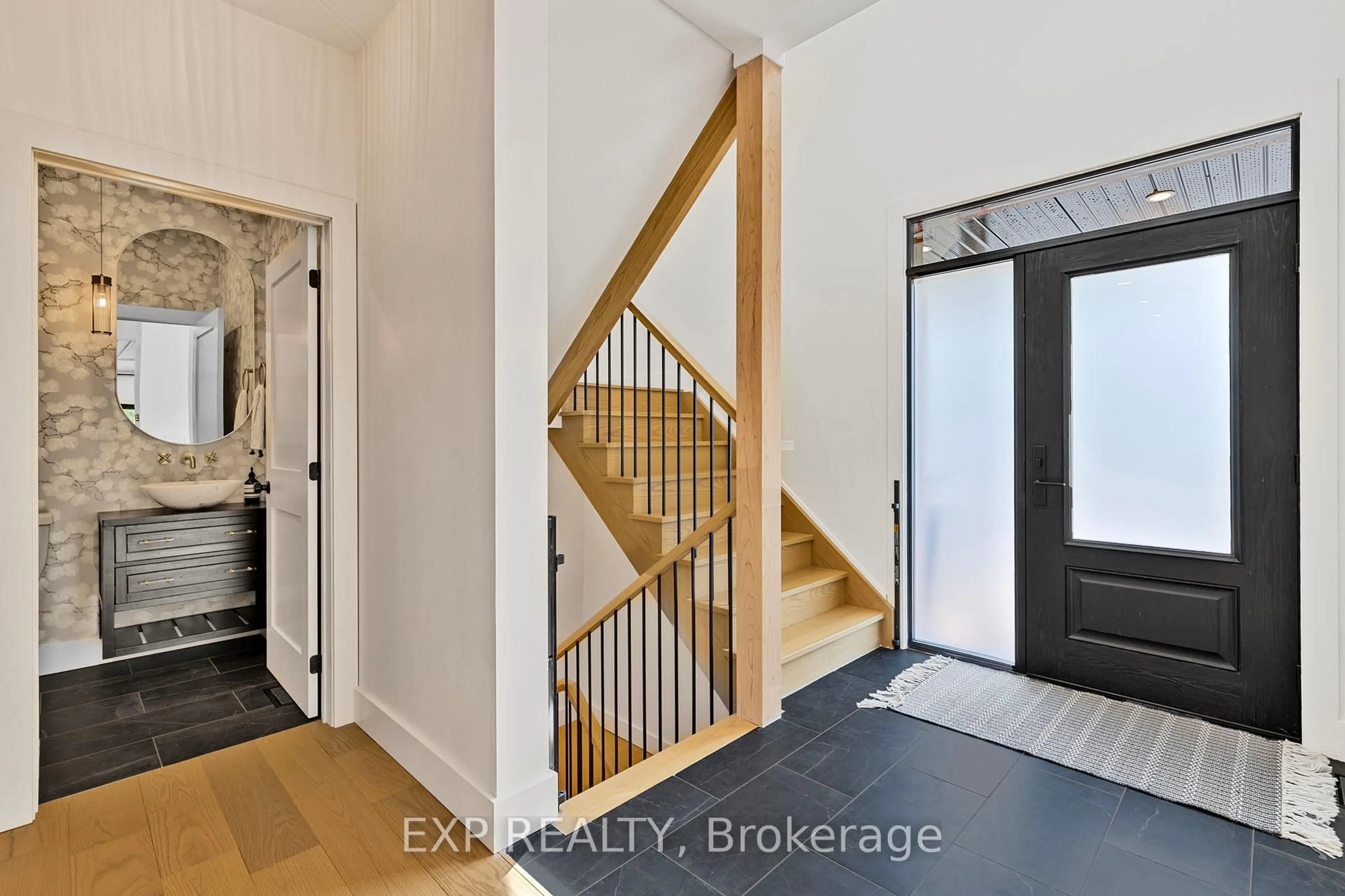 Indoor entryway for 68 49th St, Wasaga Beach Ontario L9Z 1Y1
