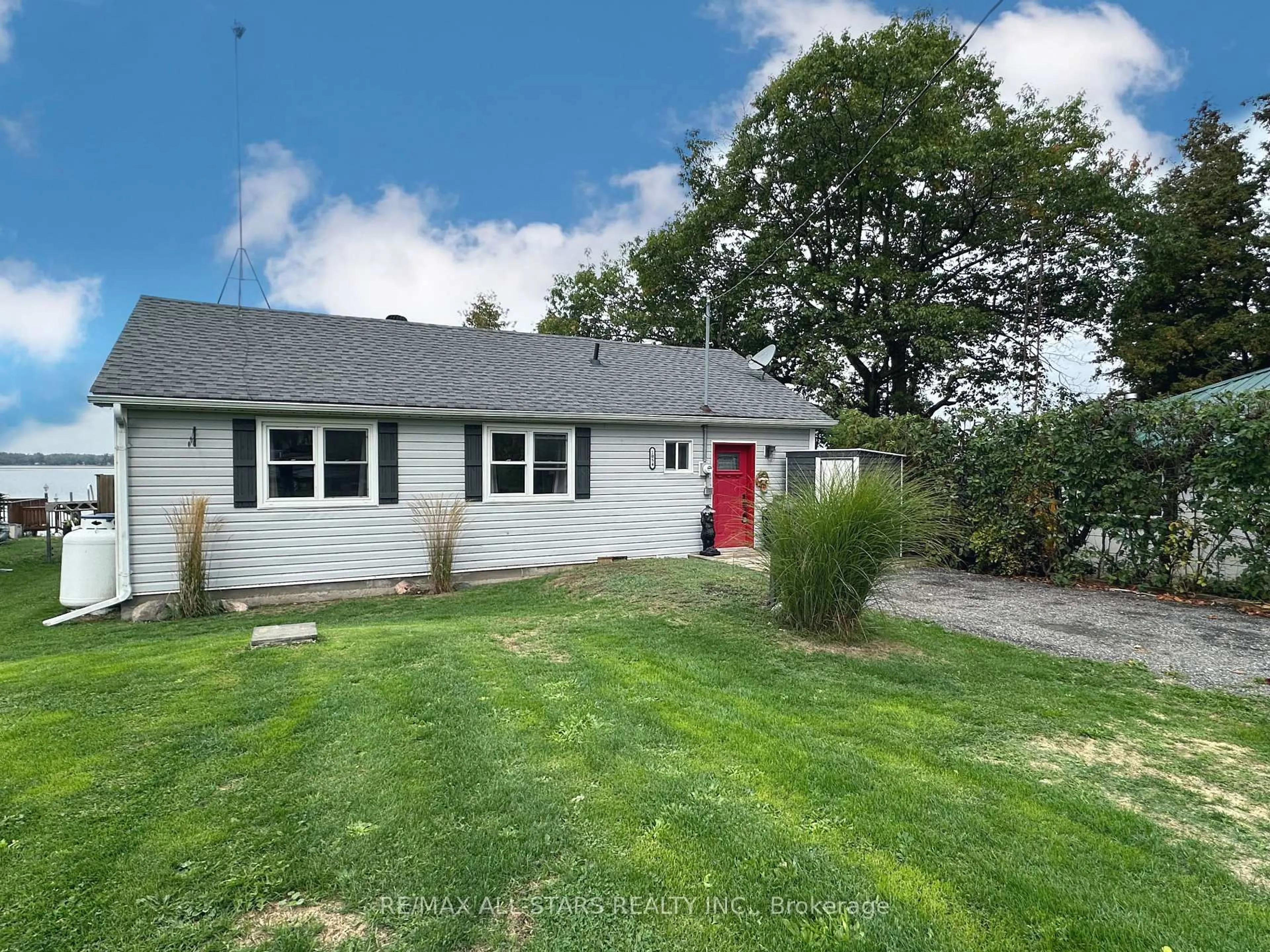 A pic from outside/outdoor area/front of a property/back of a property/a pic from drone, street for 1054 Sylvan Glen Dr, Ramara Ontario L0K 1B0
