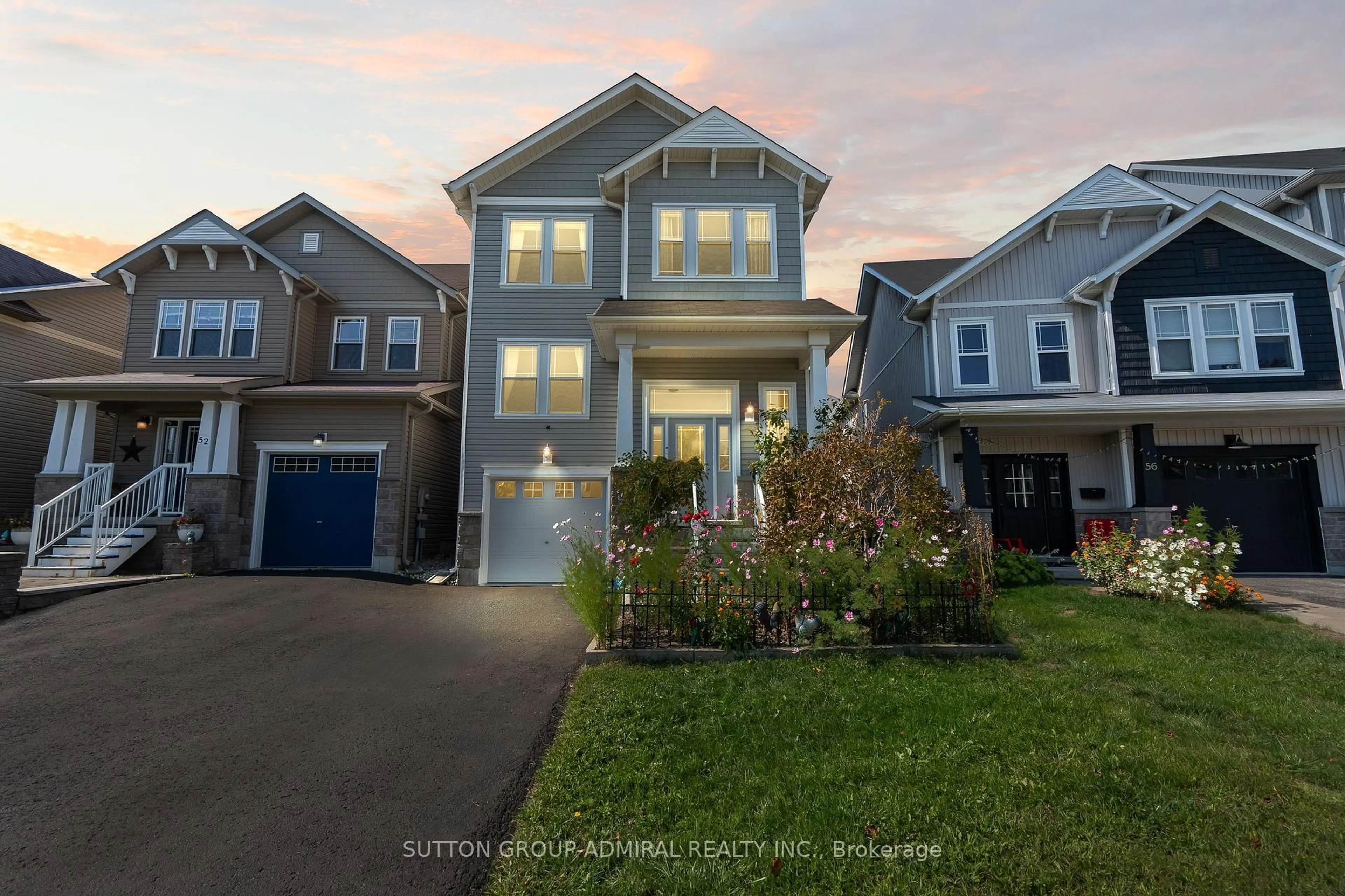 Home with vinyl exterior material, street for 54 Pearl Dr, Orillia Ontario L3V 0A5