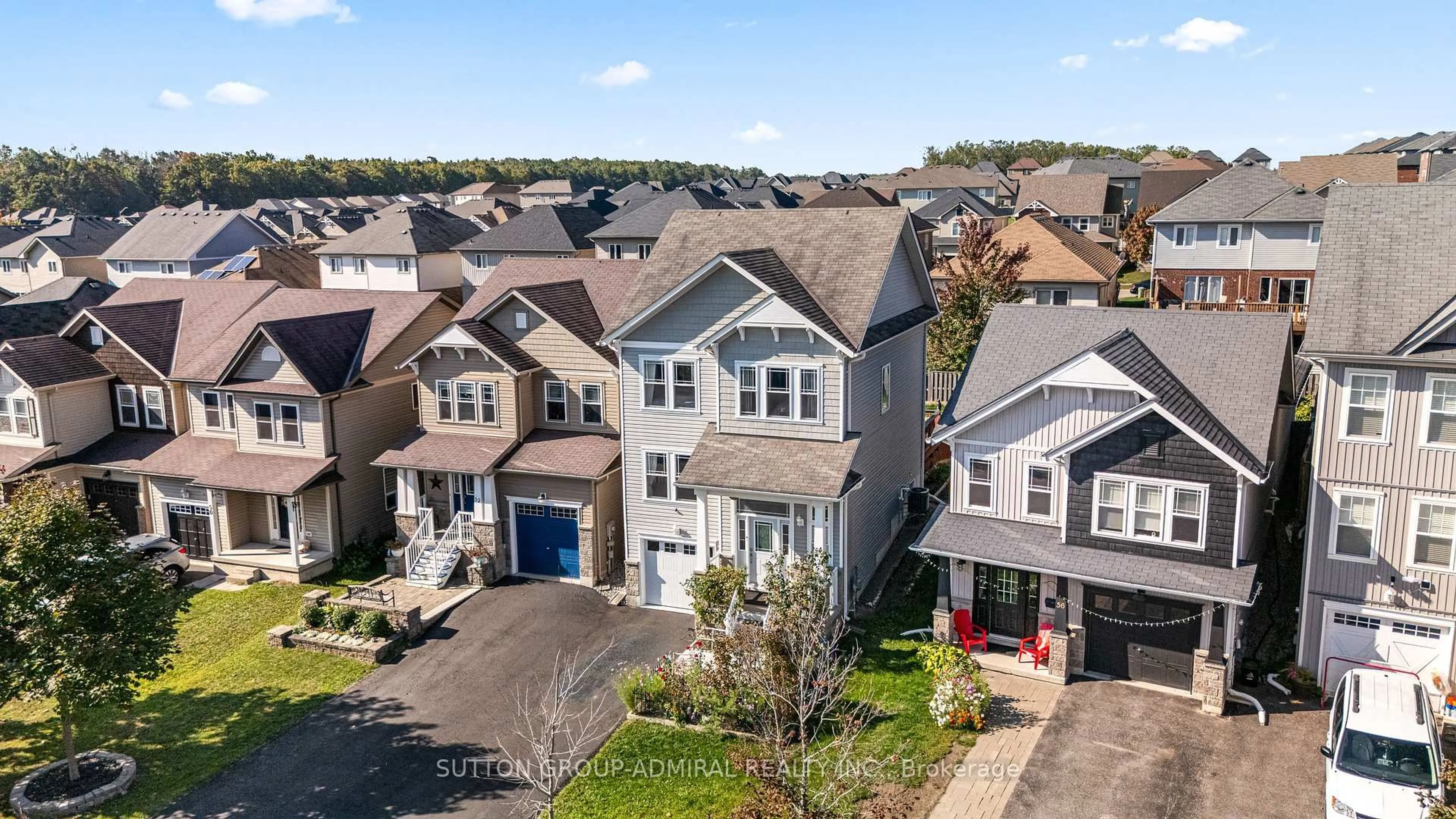 A pic from outside/outdoor area/front of a property/back of a property/a pic from drone, street for 54 Pearl Dr, Orillia Ontario L3V 0A5