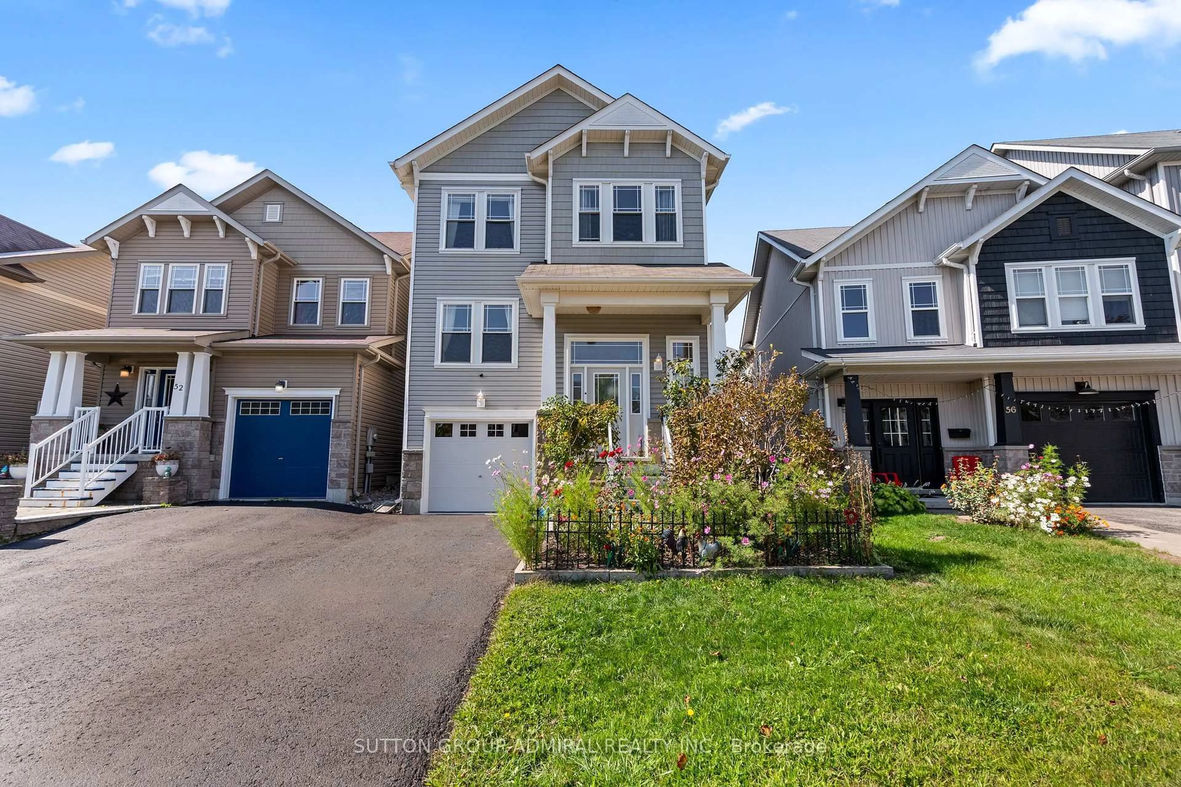 Home with vinyl exterior material, street for 54 Pearl Dr, Orillia Ontario L3V 0A5