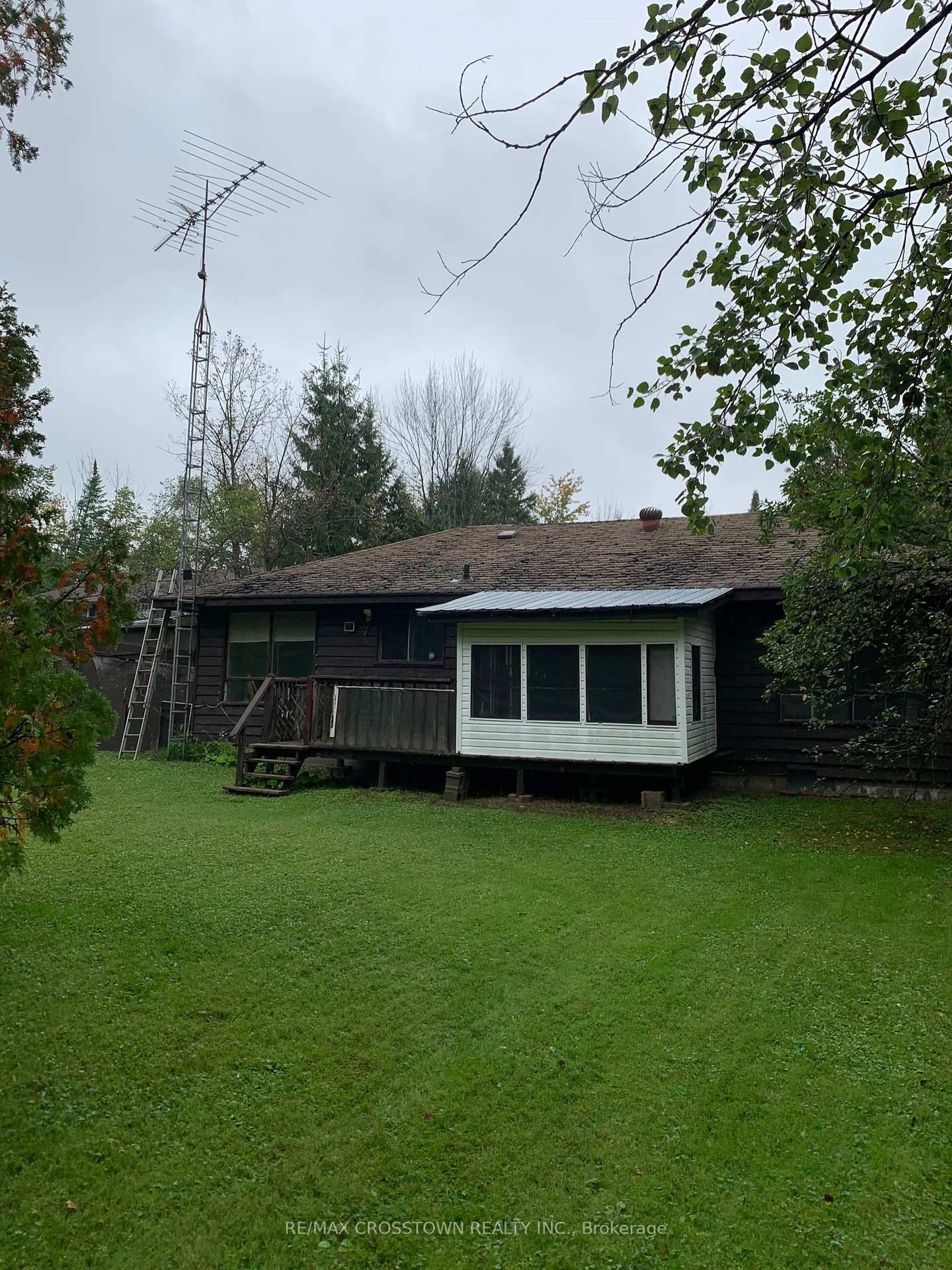 A pic from outside/outdoor area/front of a property/back of a property/a pic from drone, unknown for 1470 Gill Rd, Springwater Ontario L3V 4K6