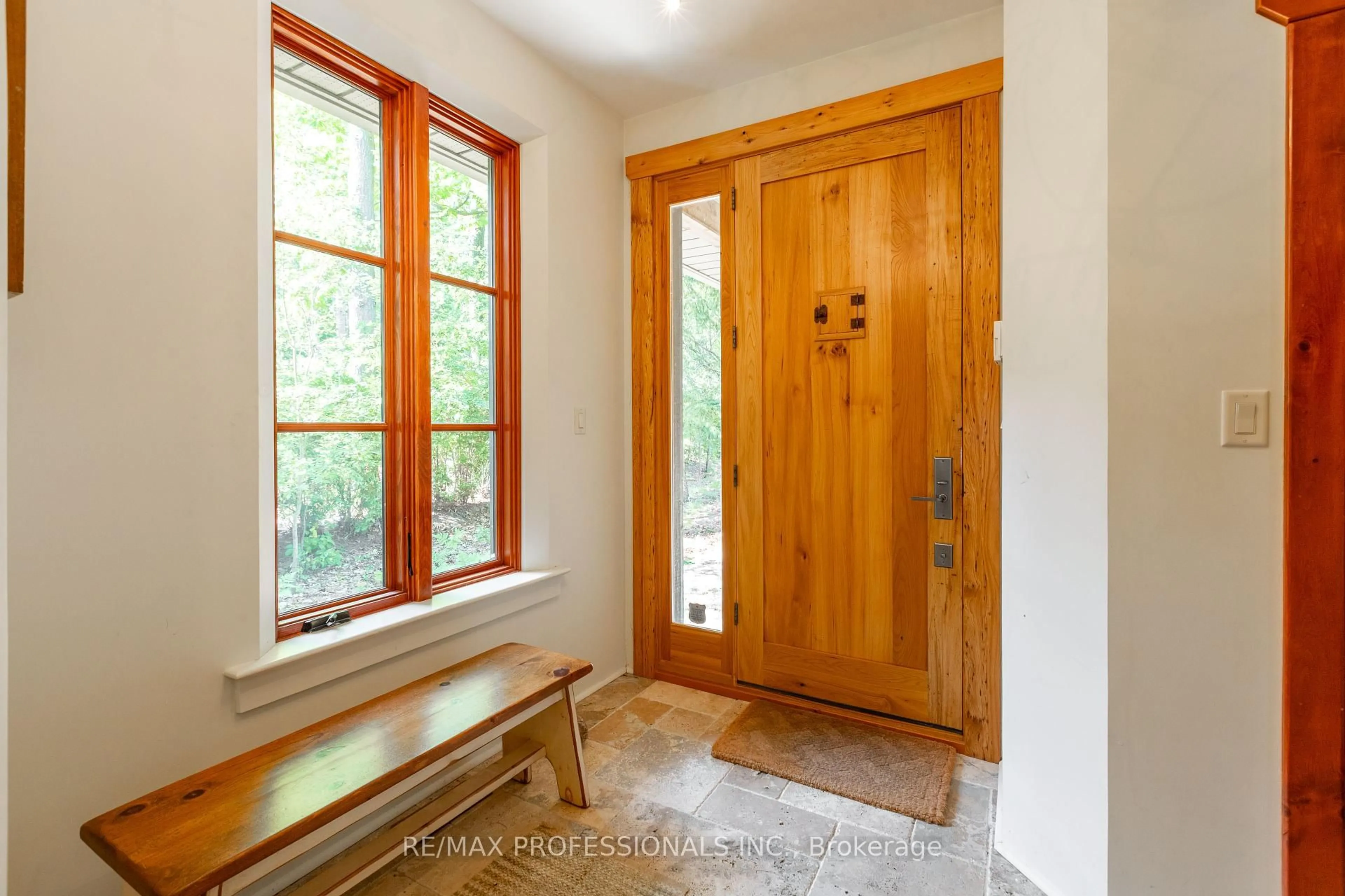 Indoor entryway for 12 Walker Rd, Tiny Ontario L0L 2J0